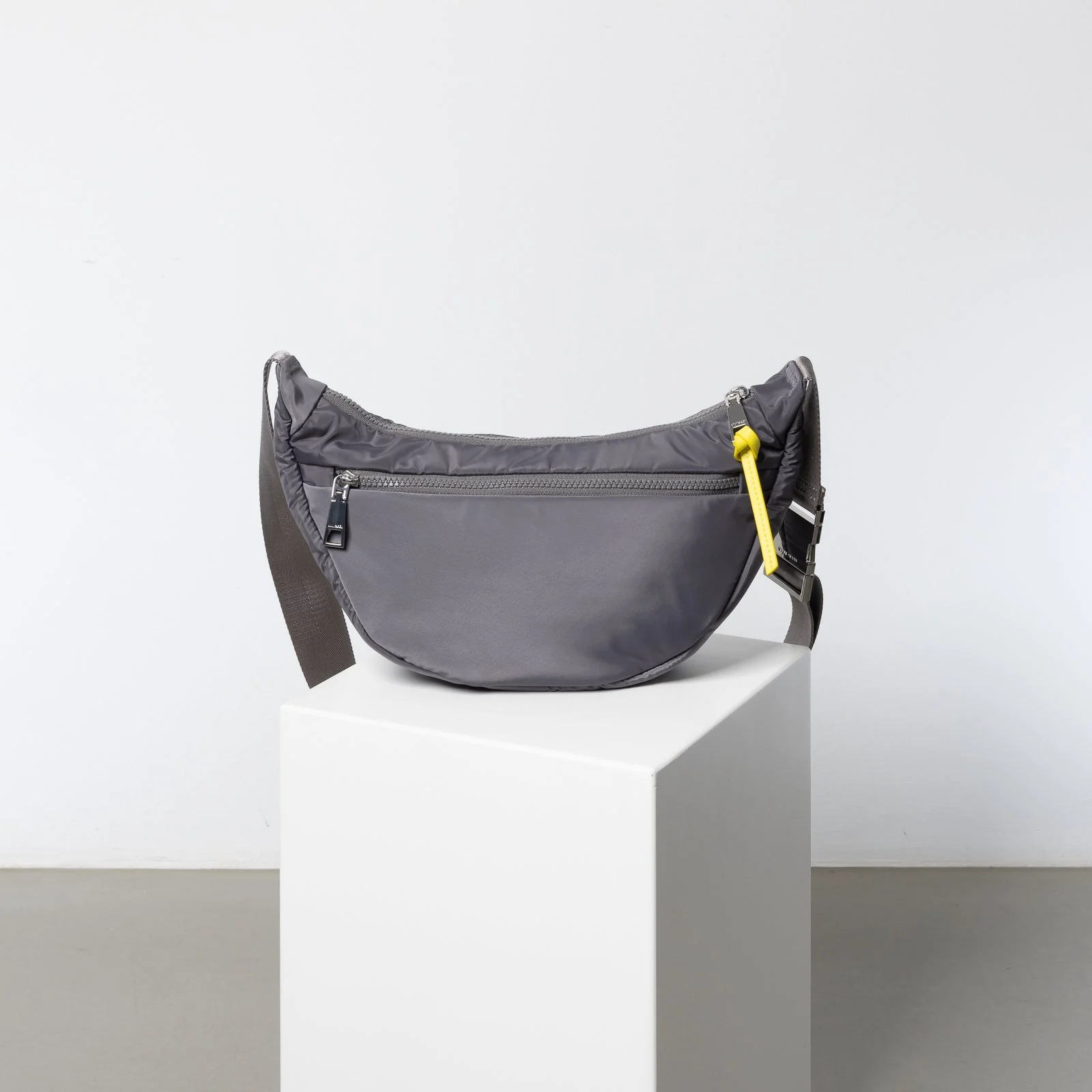 Padded Hip Bag medium - taupe - Image 5