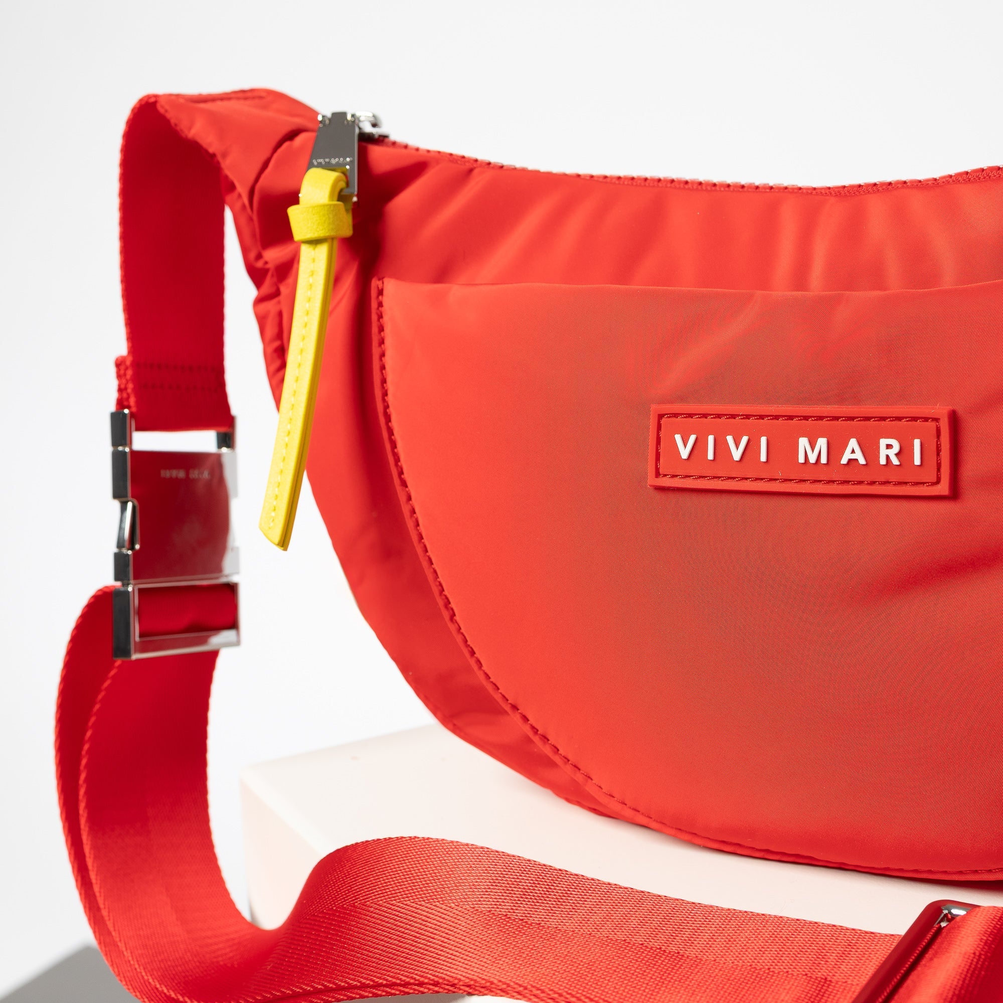 Padded Hip Bag medium - true red - Image 10