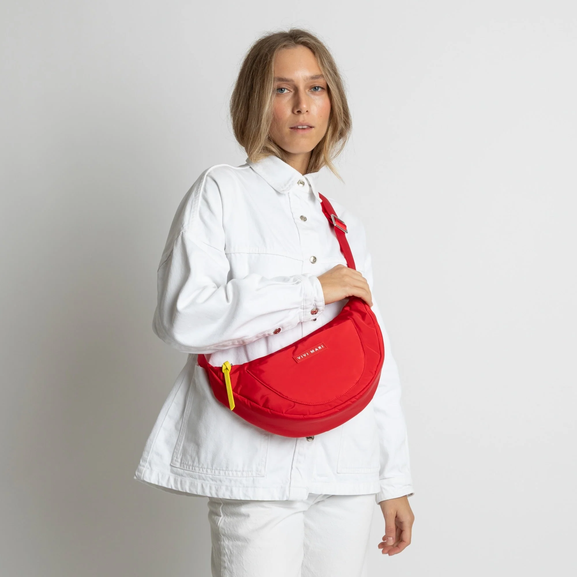 Padded Hip Bag medium - true red - Image 2