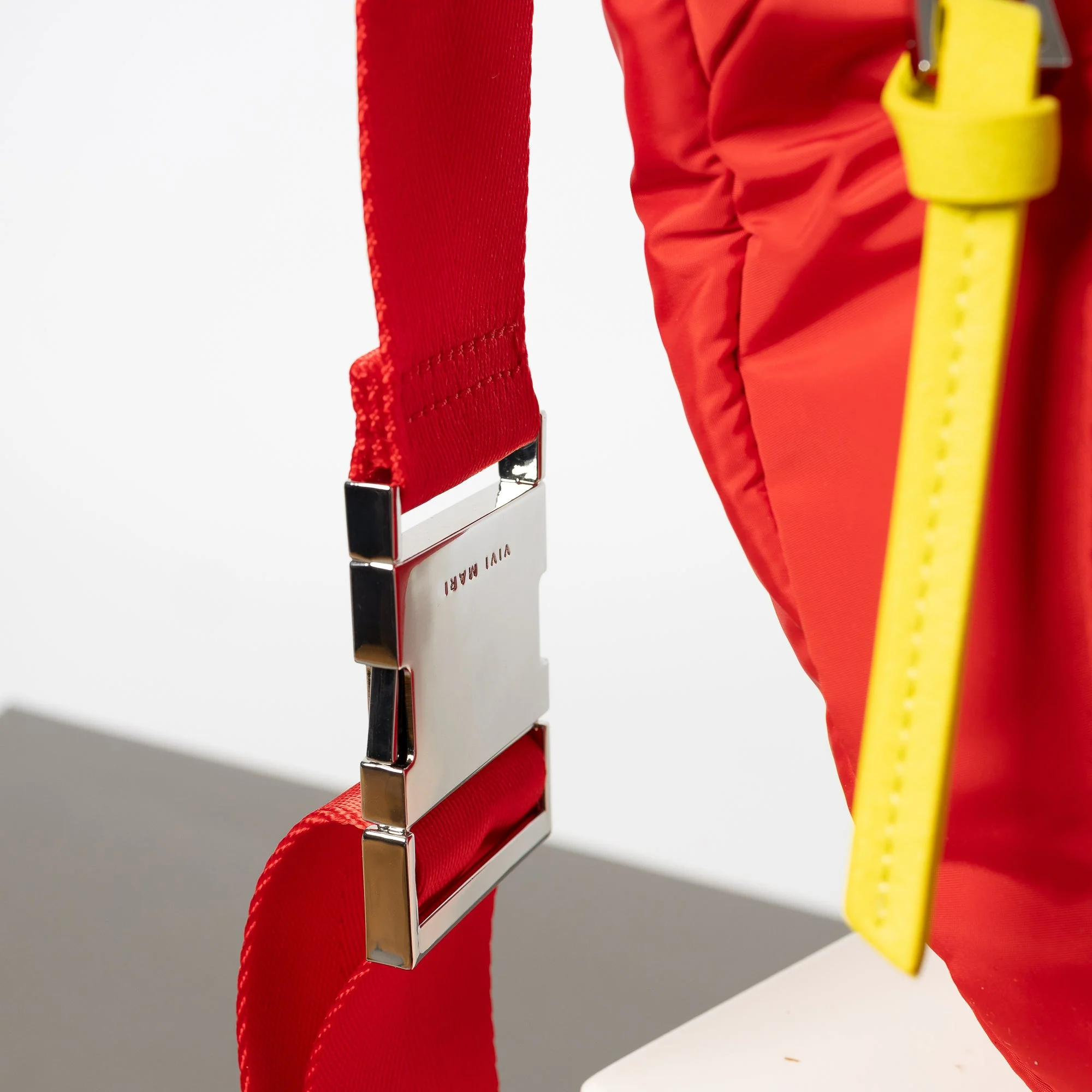 Padded Hip Bag medium - true red - Image 3