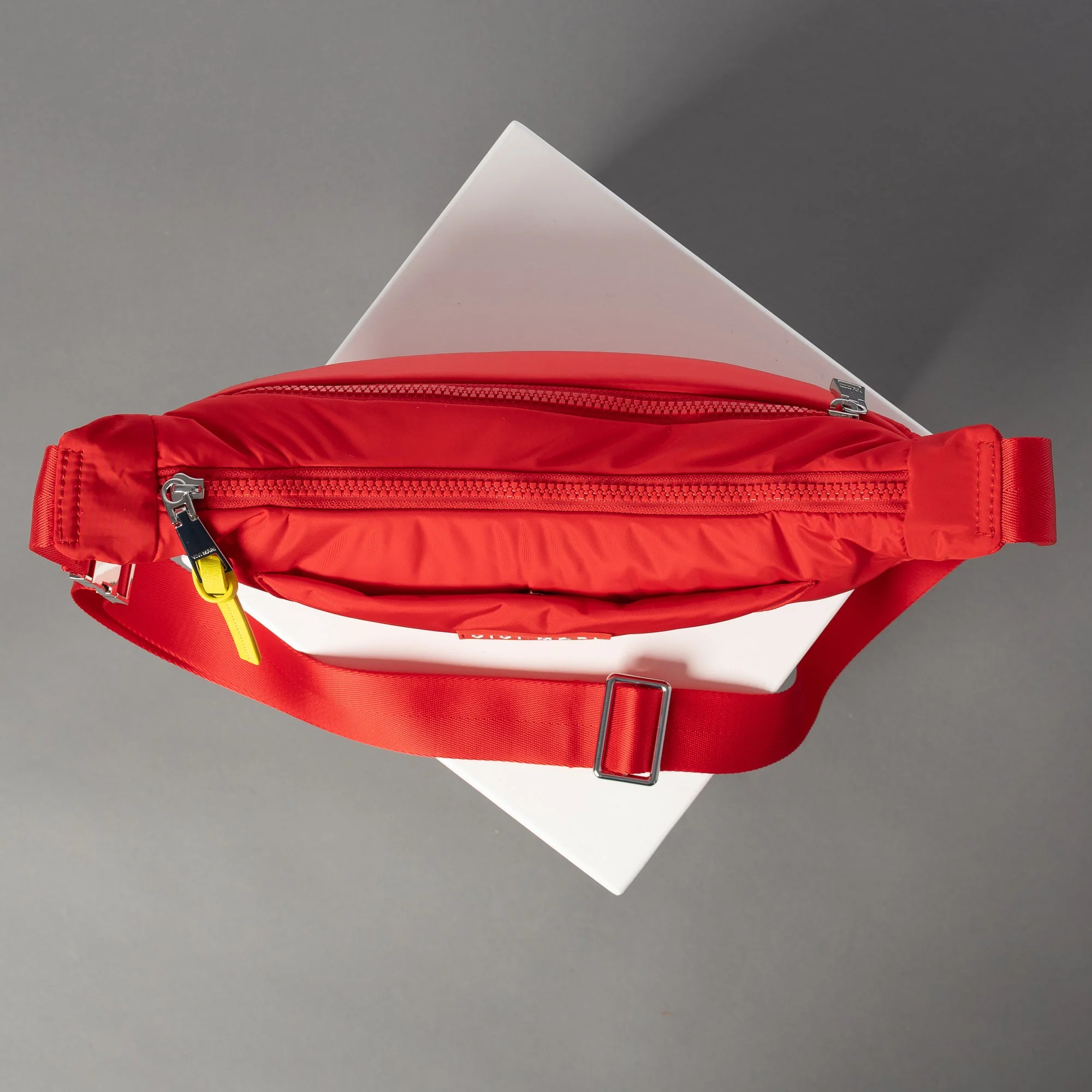 Padded Hip Bag medium - true red - Image 4