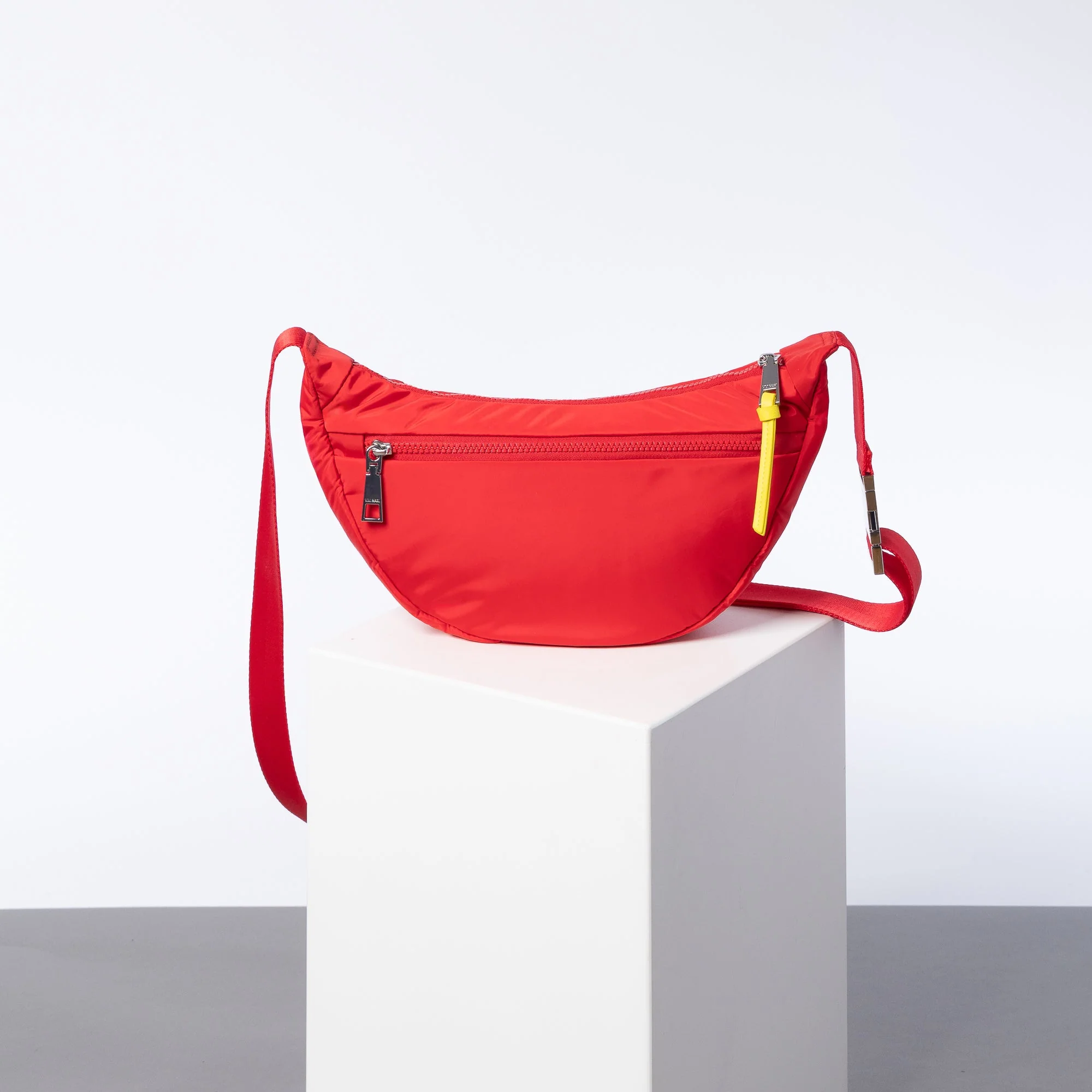 Padded Hip Bag medium - true red - Image 9
