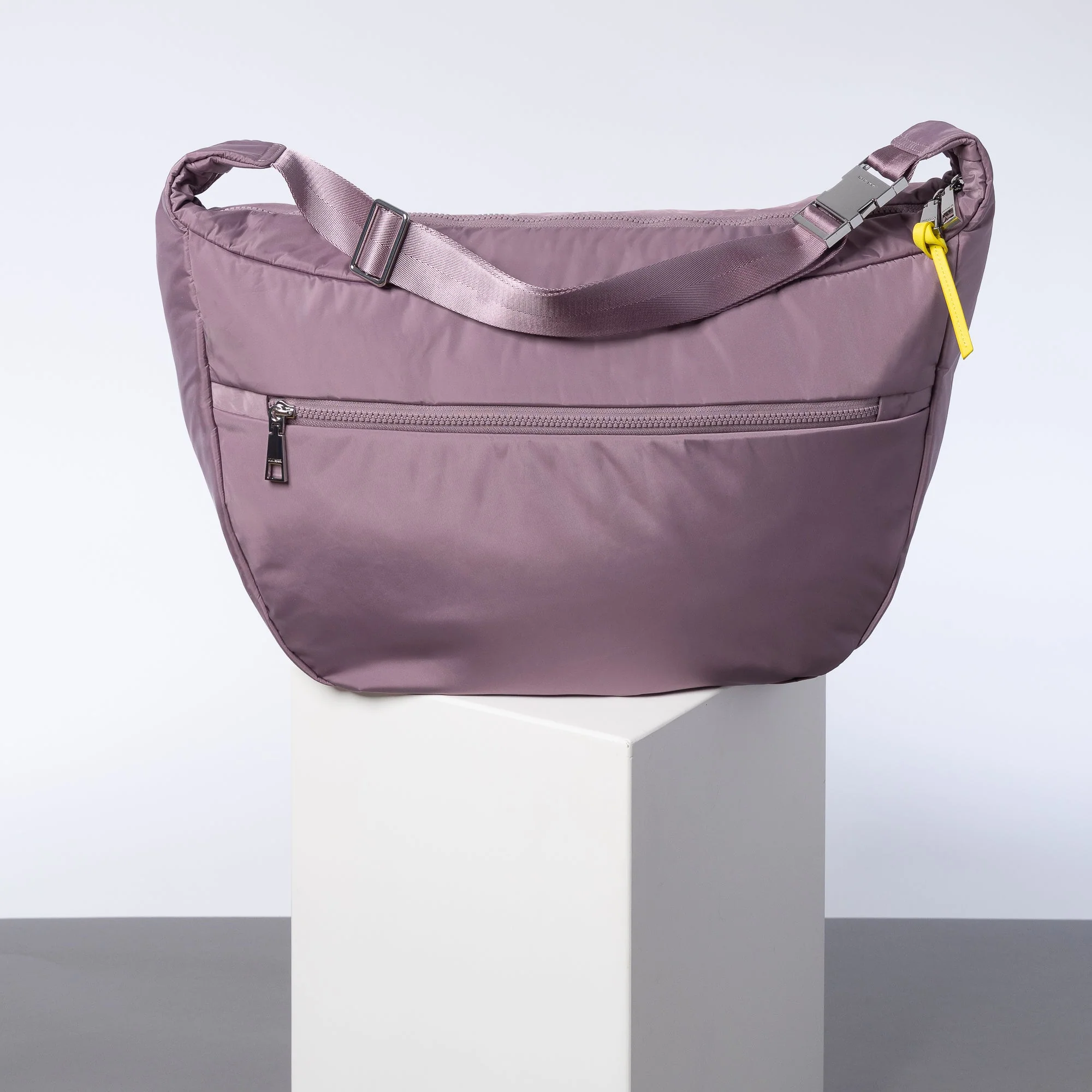 Padded Hip Bag oversized - ash plum - Image 12