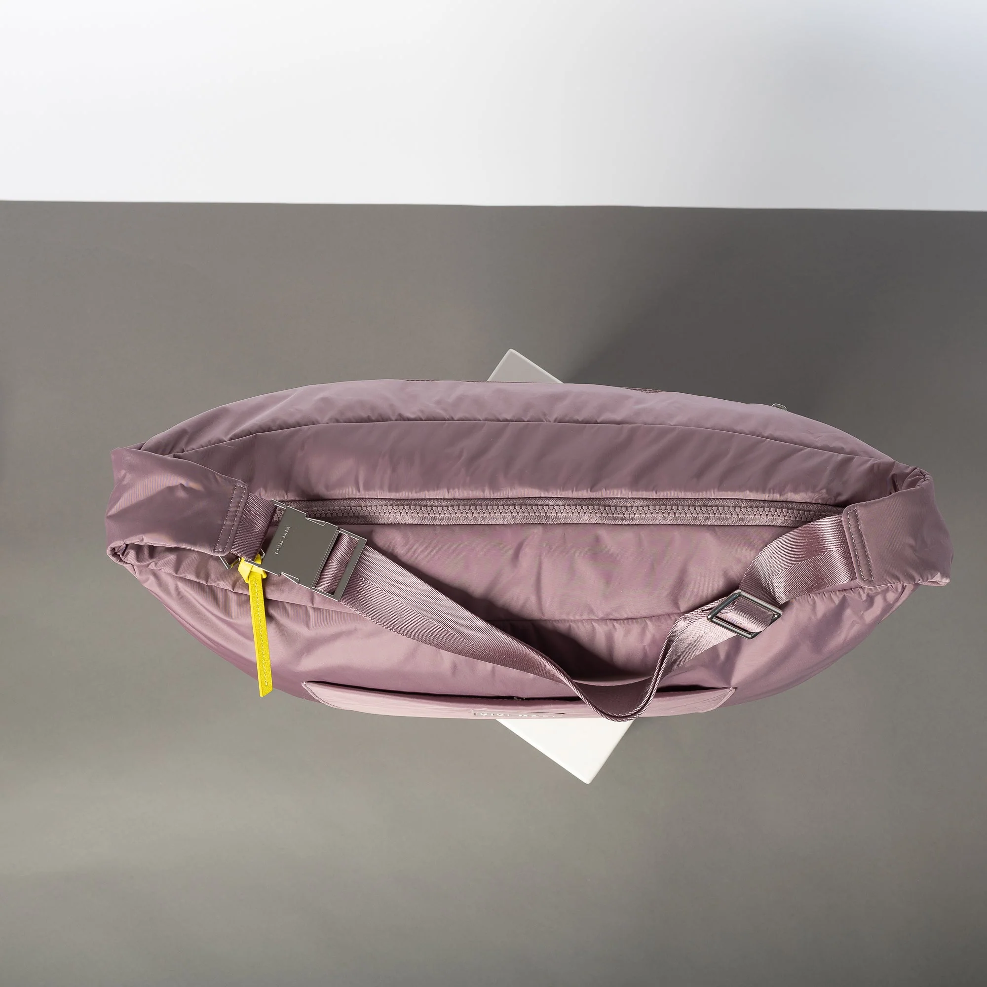 Padded Hip Bag oversized - ash plum - Image 7