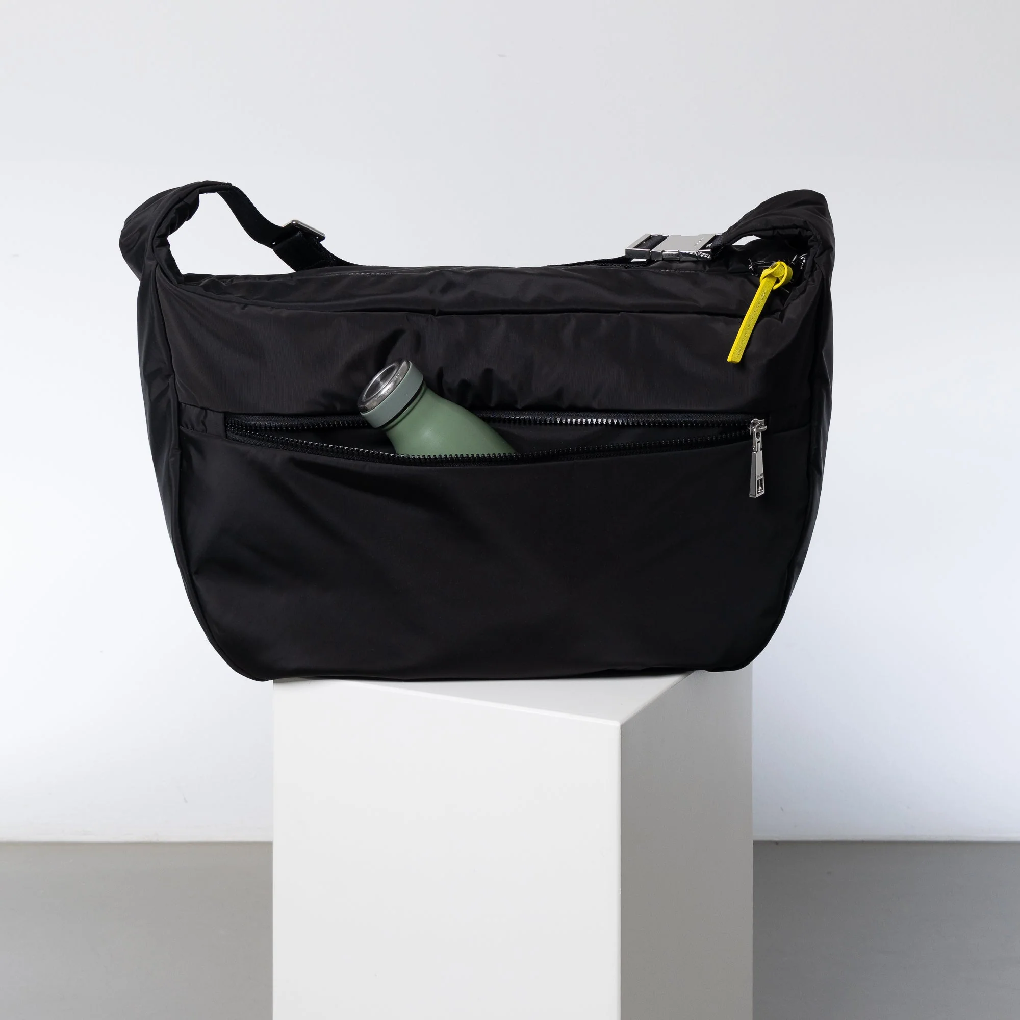 Padded Hip Bag oversized - black - Image 13