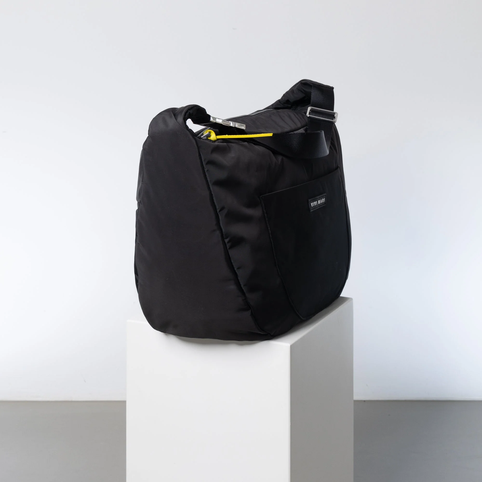 Padded Hip Bag oversized - black - Image 3