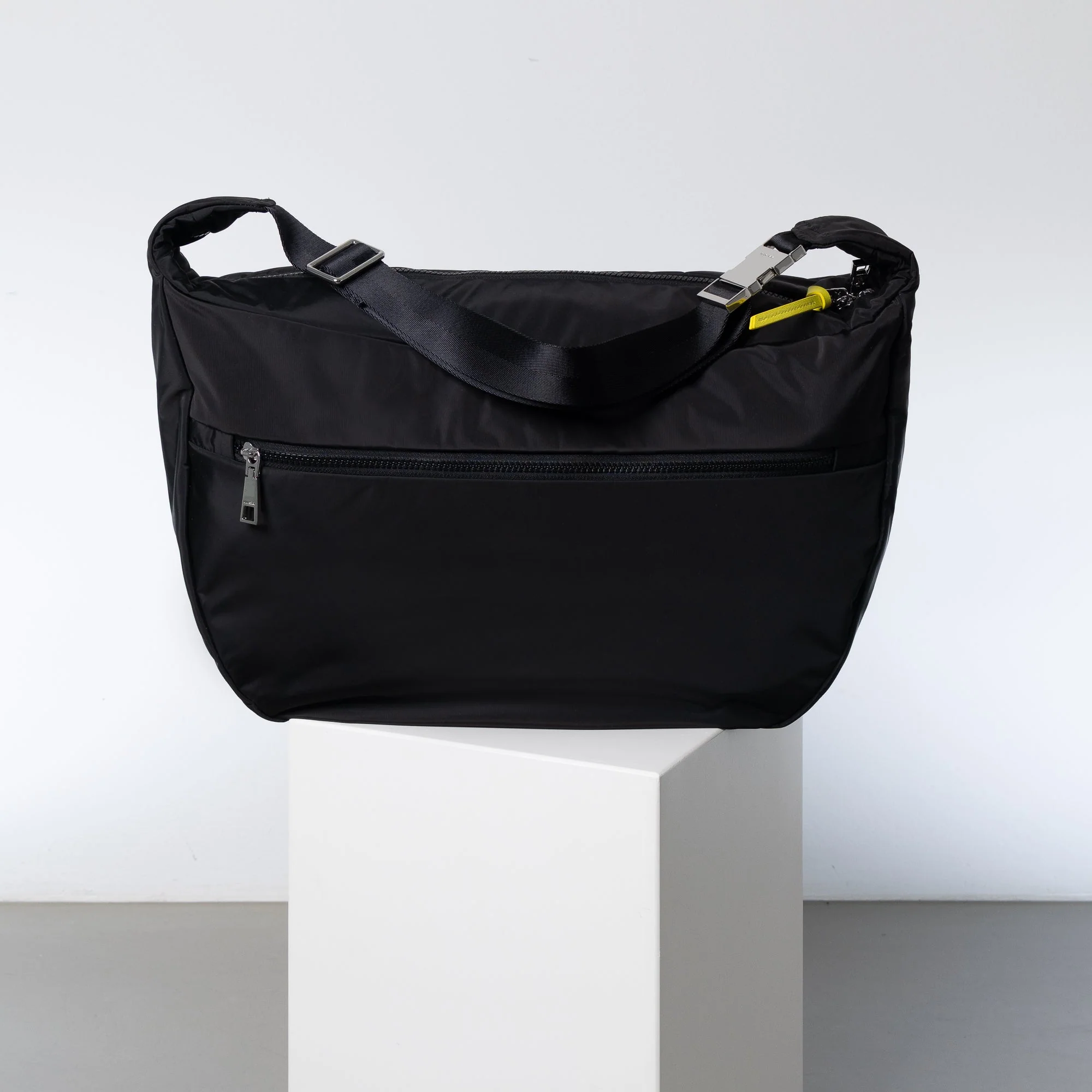 Padded Hip Bag oversized - black - Image 6