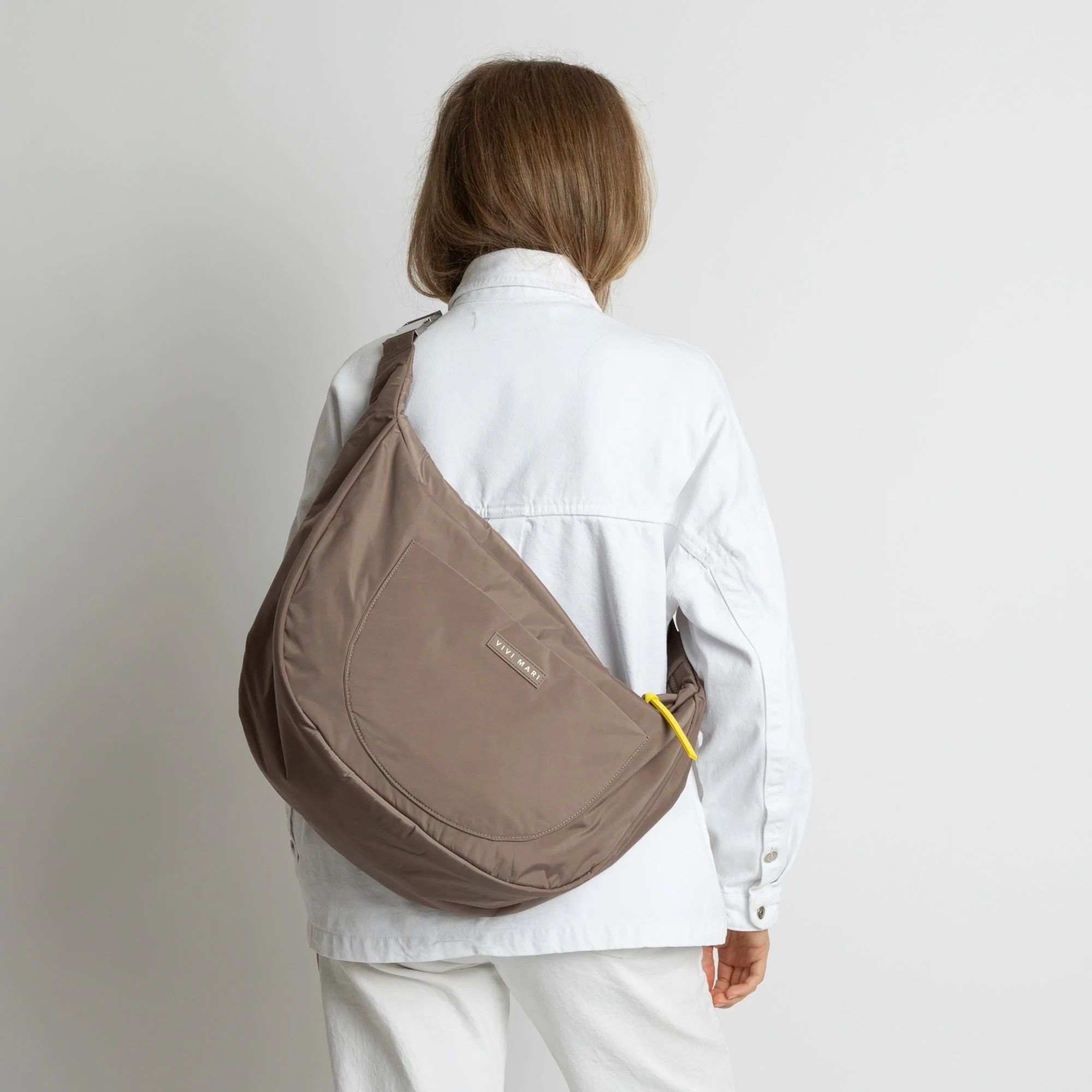 Padded Hip Bag oversized - dark mushroom - Image 10