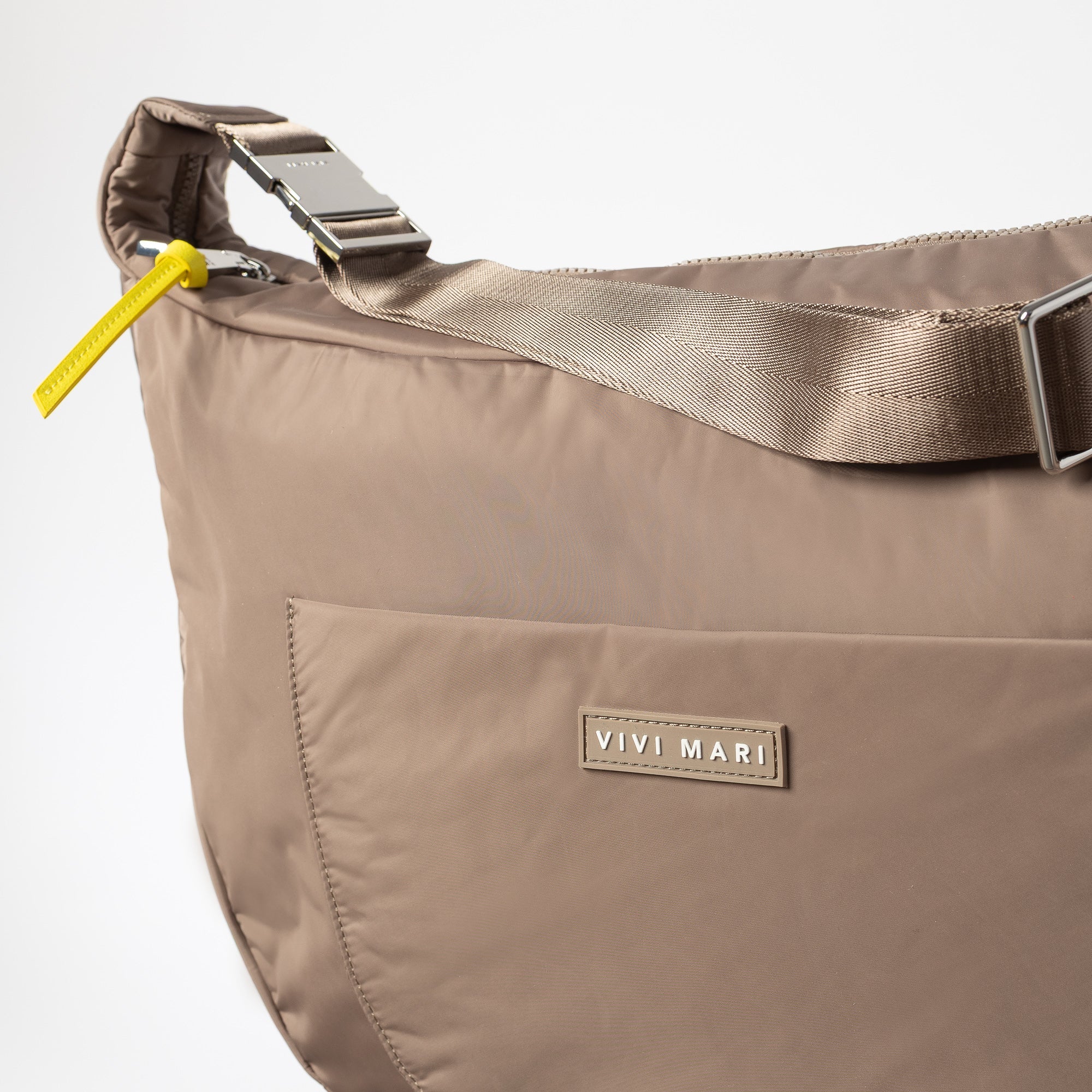 Padded Hip Bag oversized - dark mushroom - Image 12