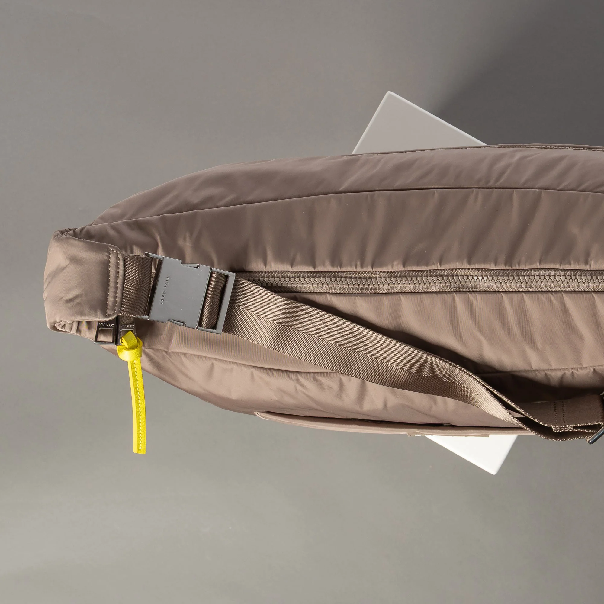Padded Hip Bag oversized - dark mushroom - Image 7
