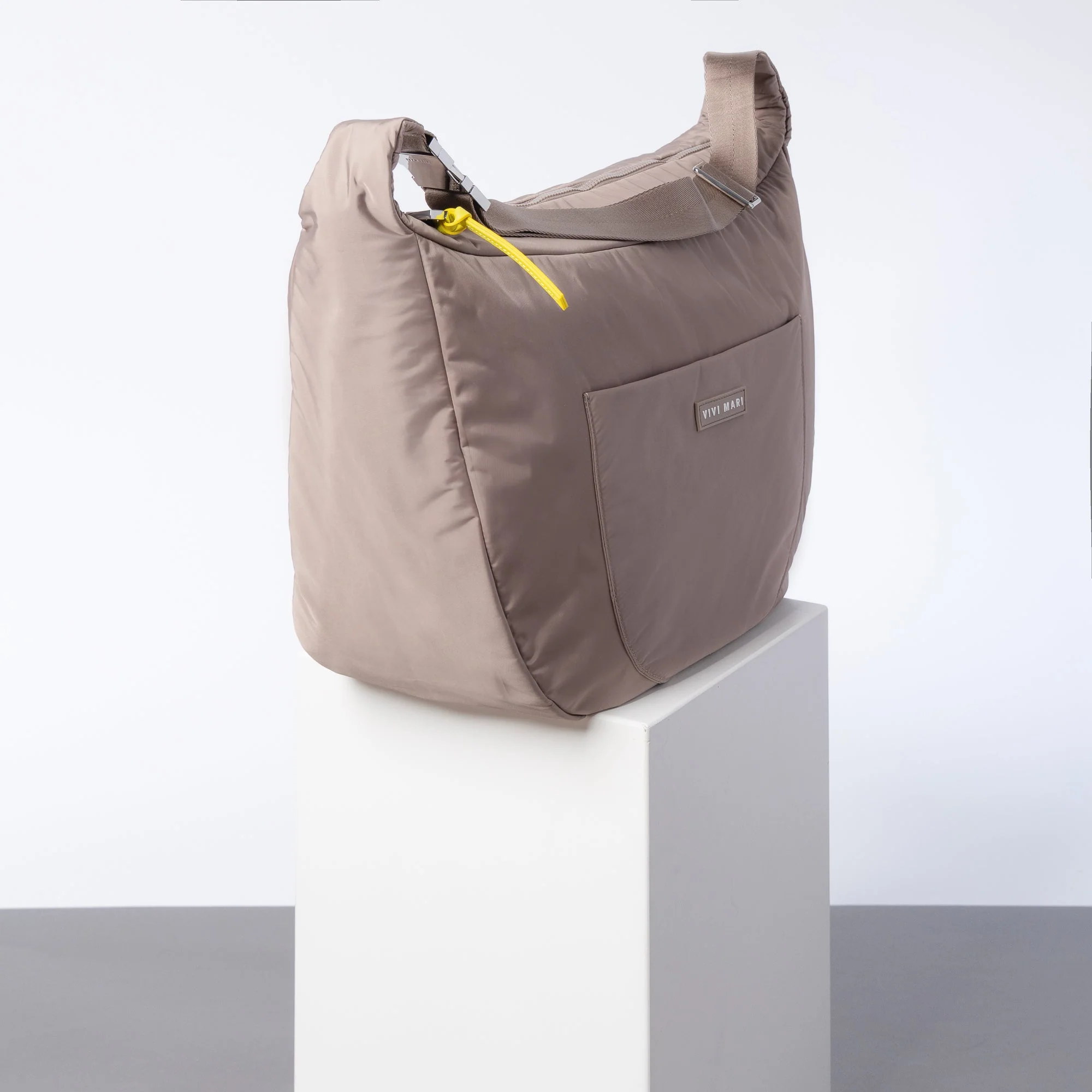 Padded Hip Bag oversized - dark mushroom - Image 9
