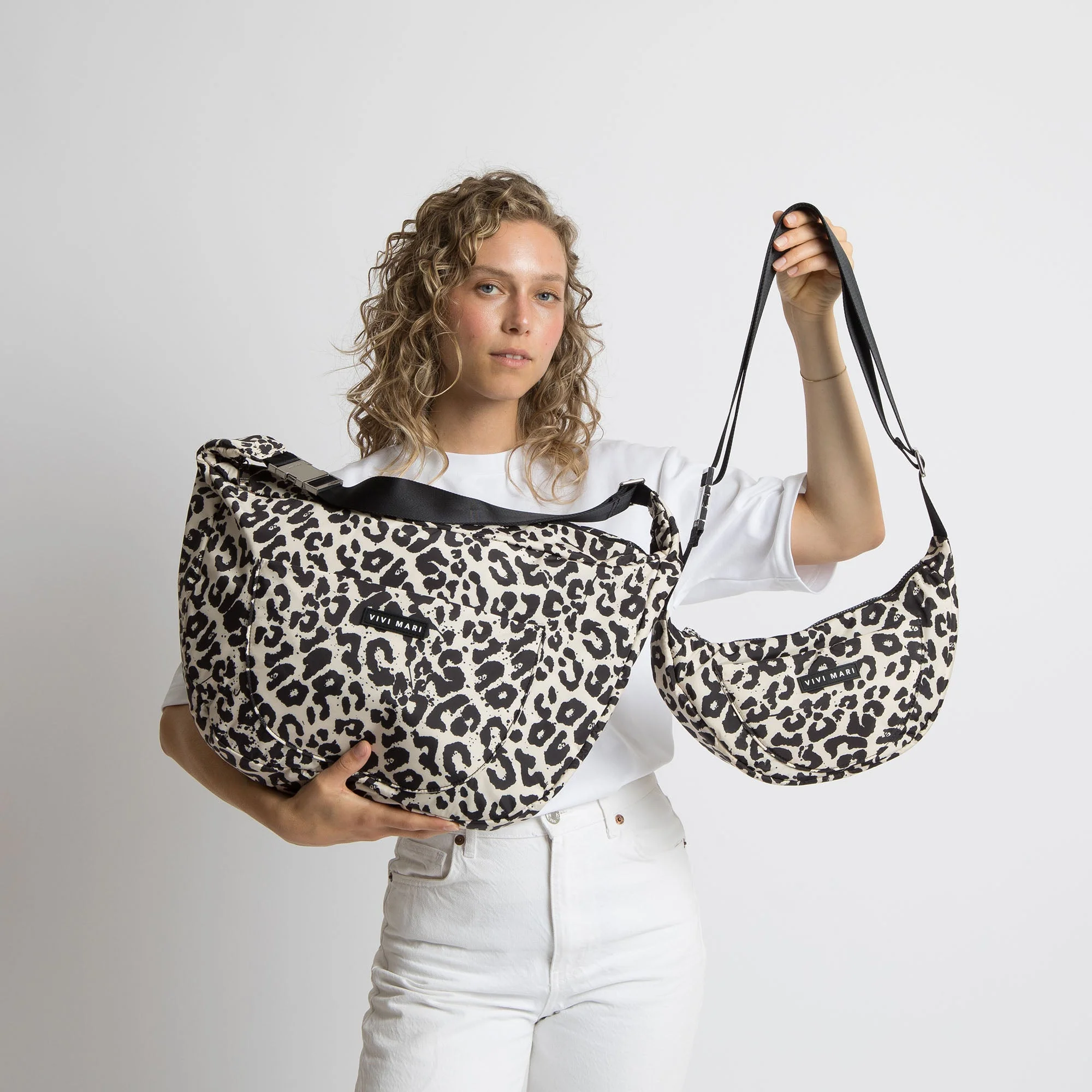 Padded Hip Bag oversized - leo splashes black/sand - Image 9