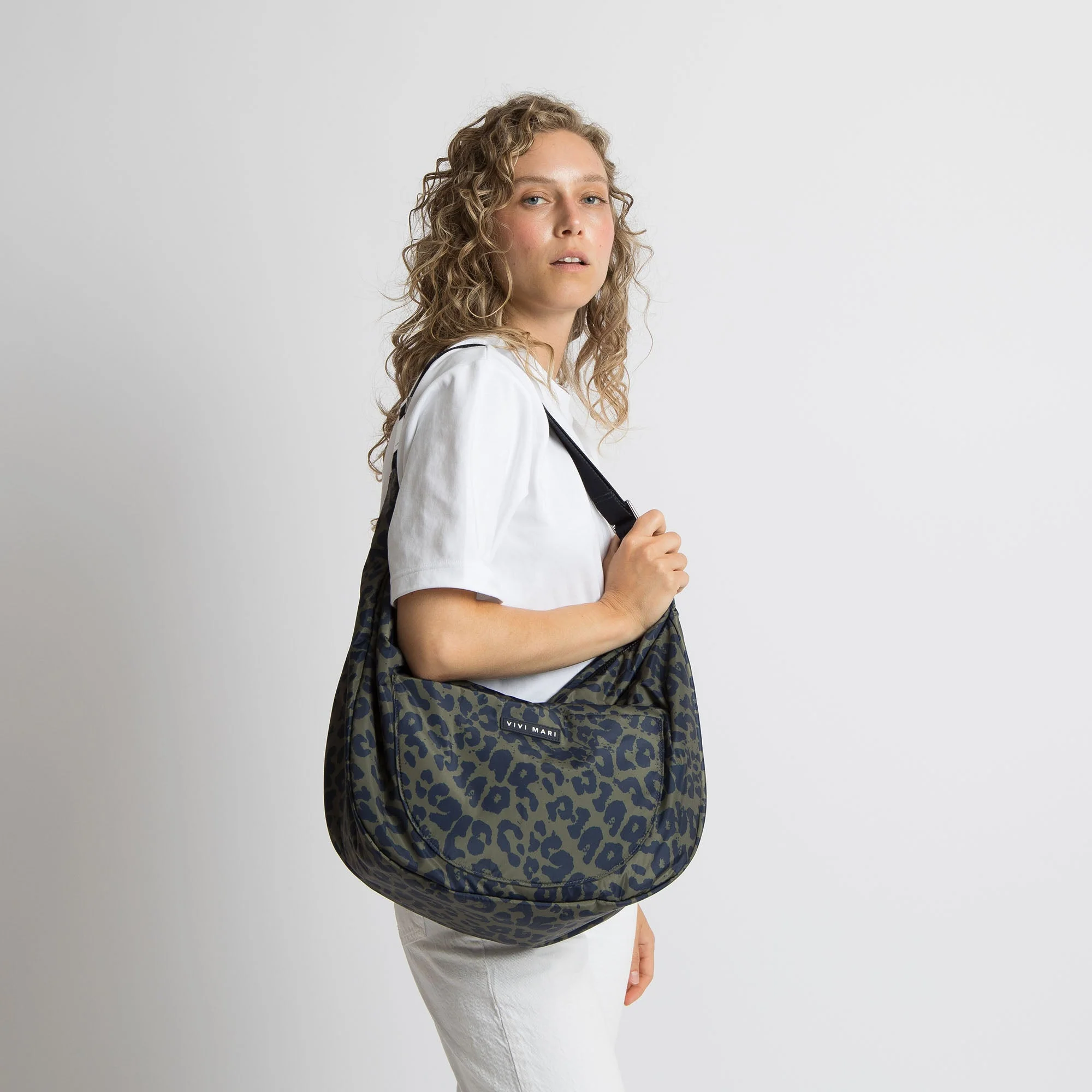 Padded Hip Bag oversized - leo splashes navy/olive - Image 12
