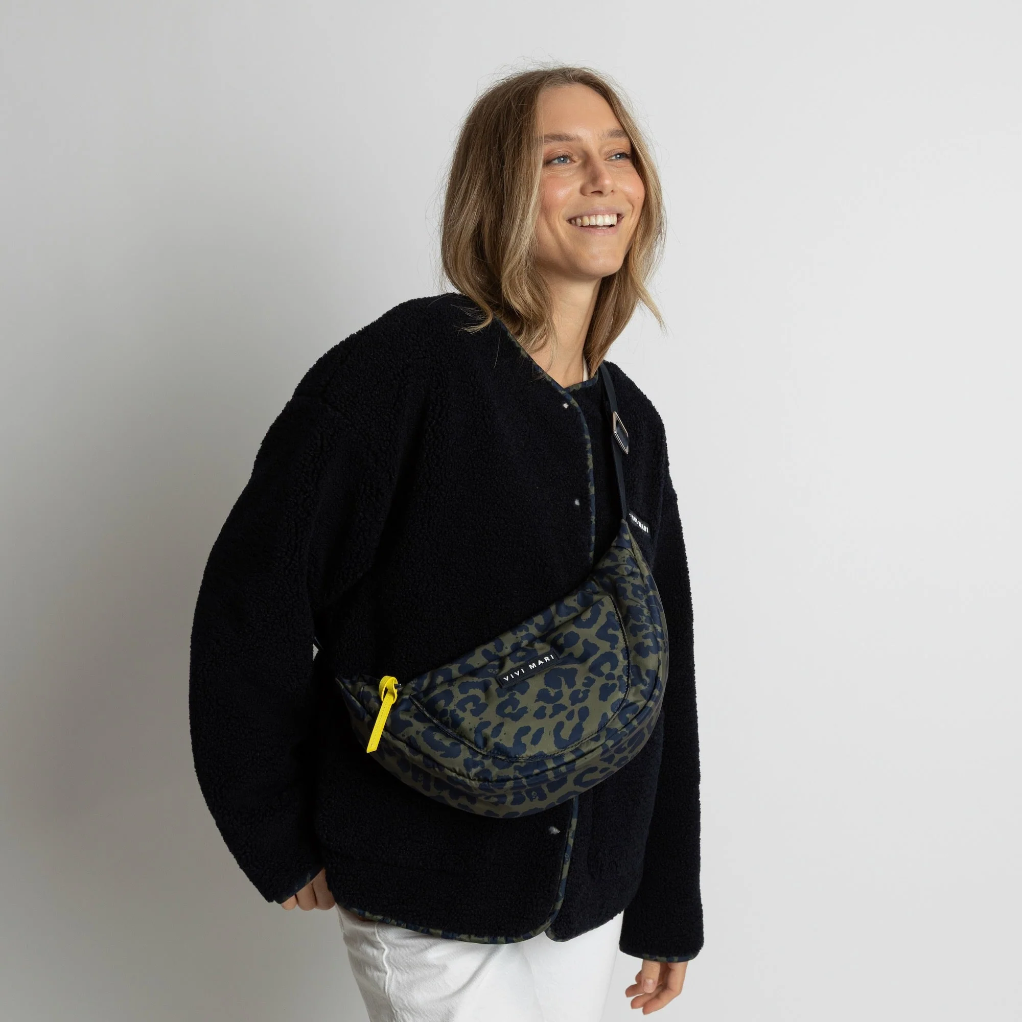 Padded Hip Bag oversized - leo splashes navy/olive - Image 16