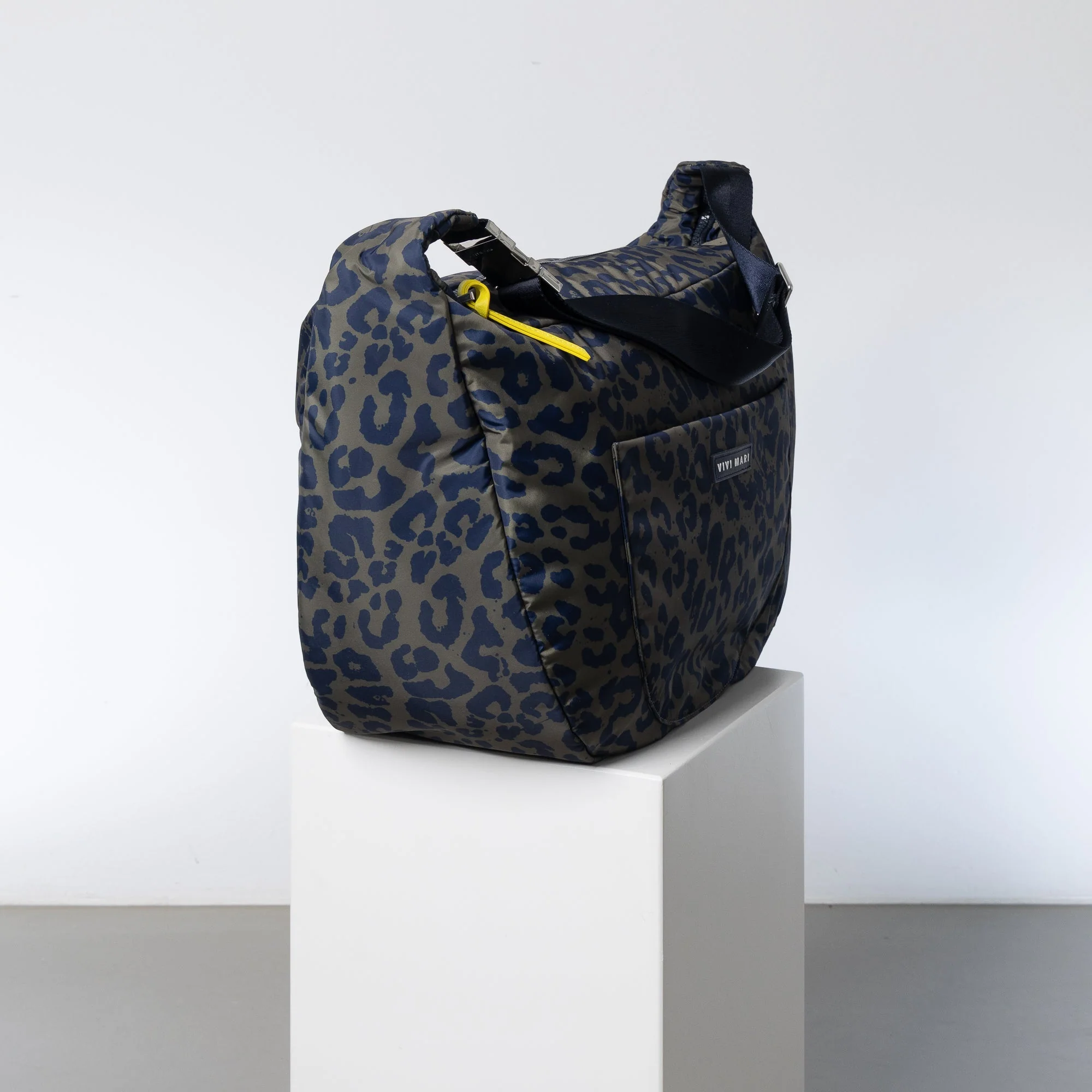 Padded Hip Bag oversized - leo splashes navy/olive - Image 3