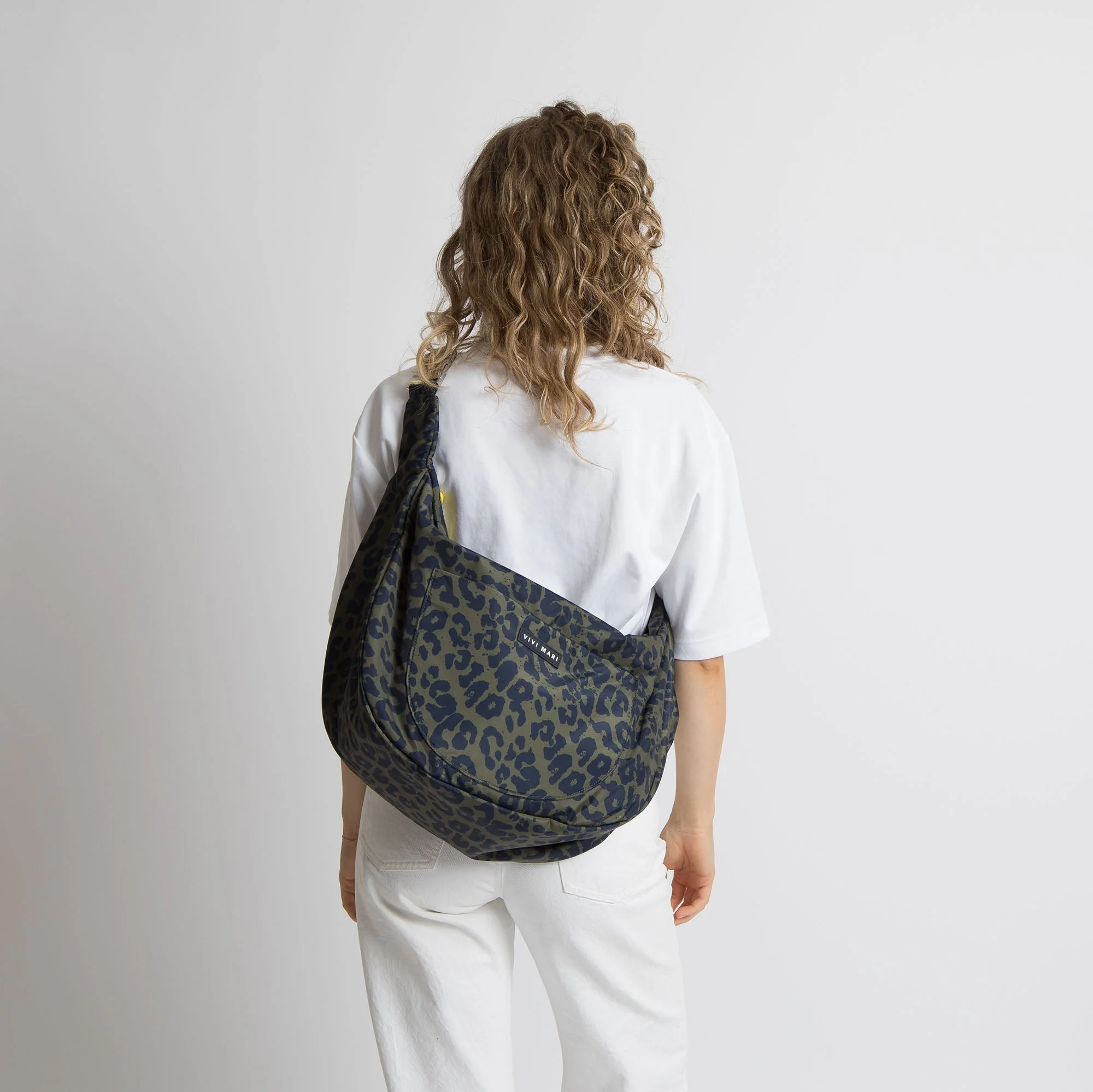 Padded Hip Bag oversized - leo splashes navy/olive - Image 5