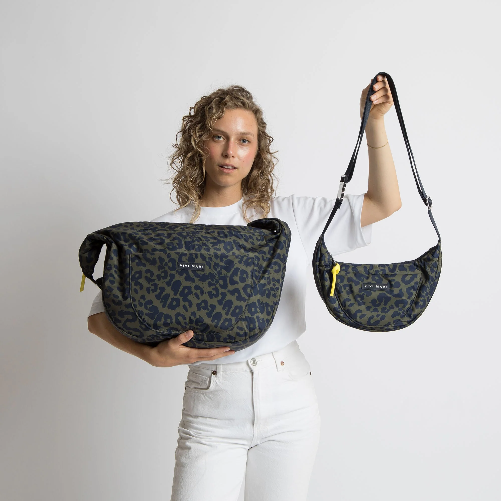 Padded Hip Bag oversized - leo splashes navy/olive - Image 9