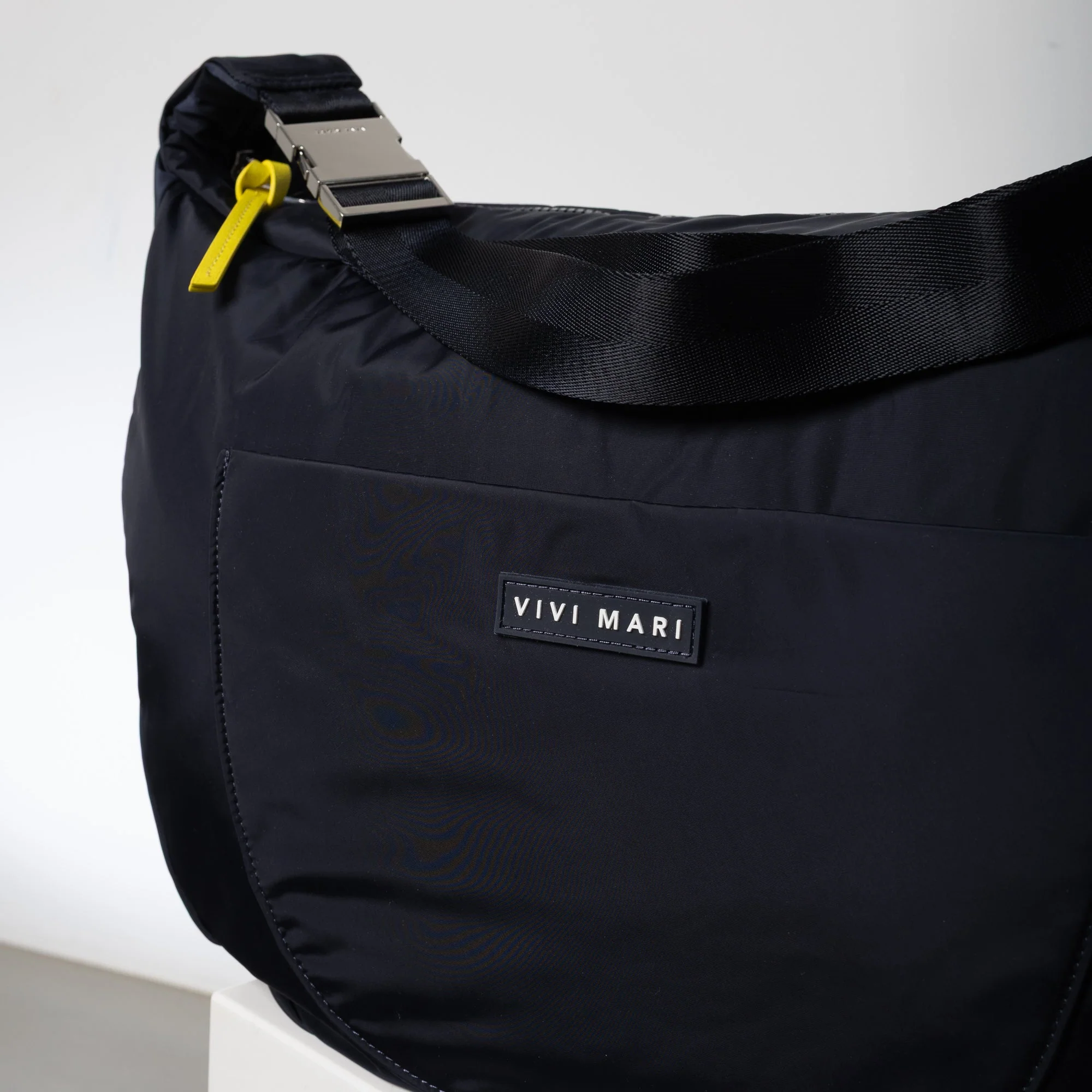 Padded Hip Bag oversized - navy - Image 12