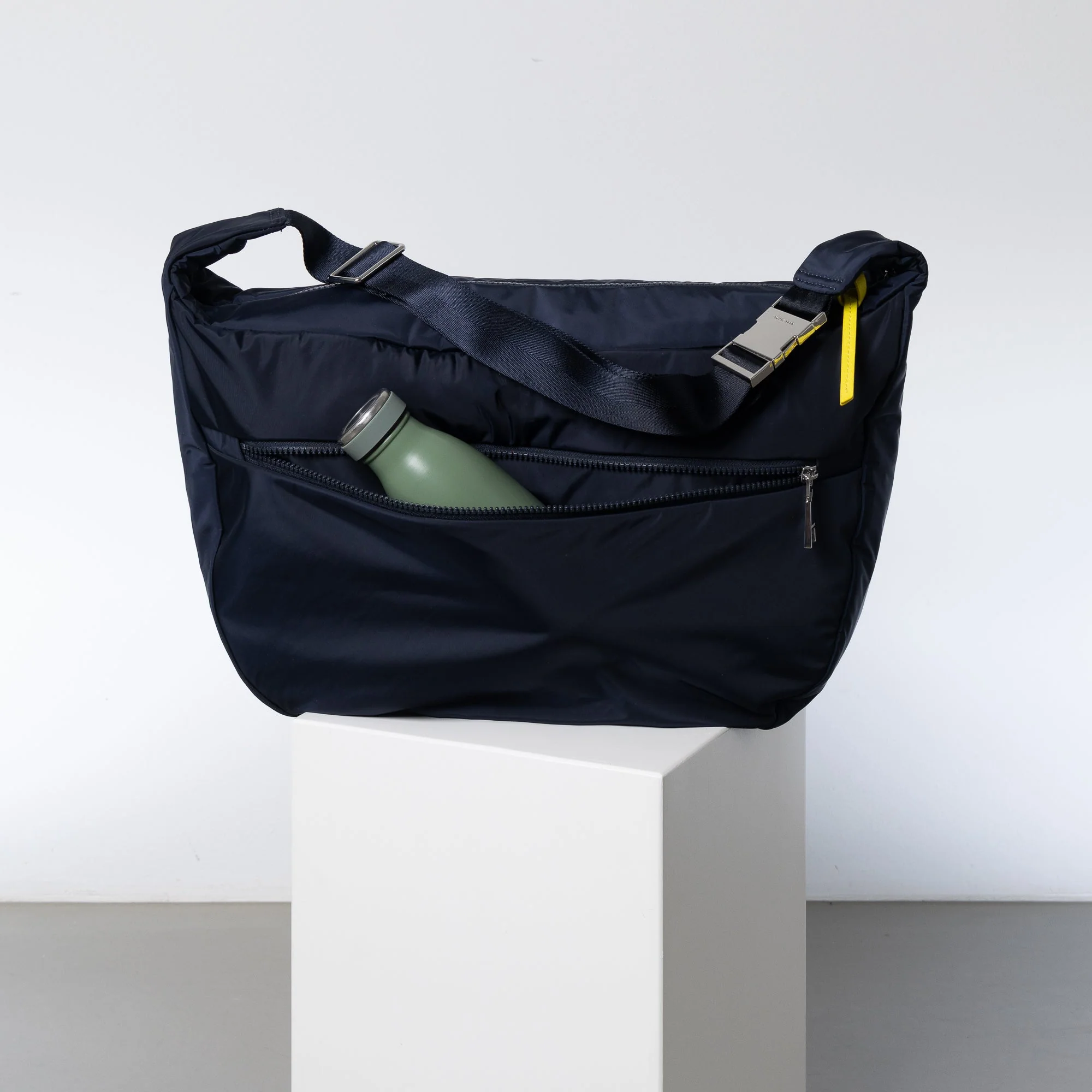 Padded Hip Bag oversized - navy - Image 13