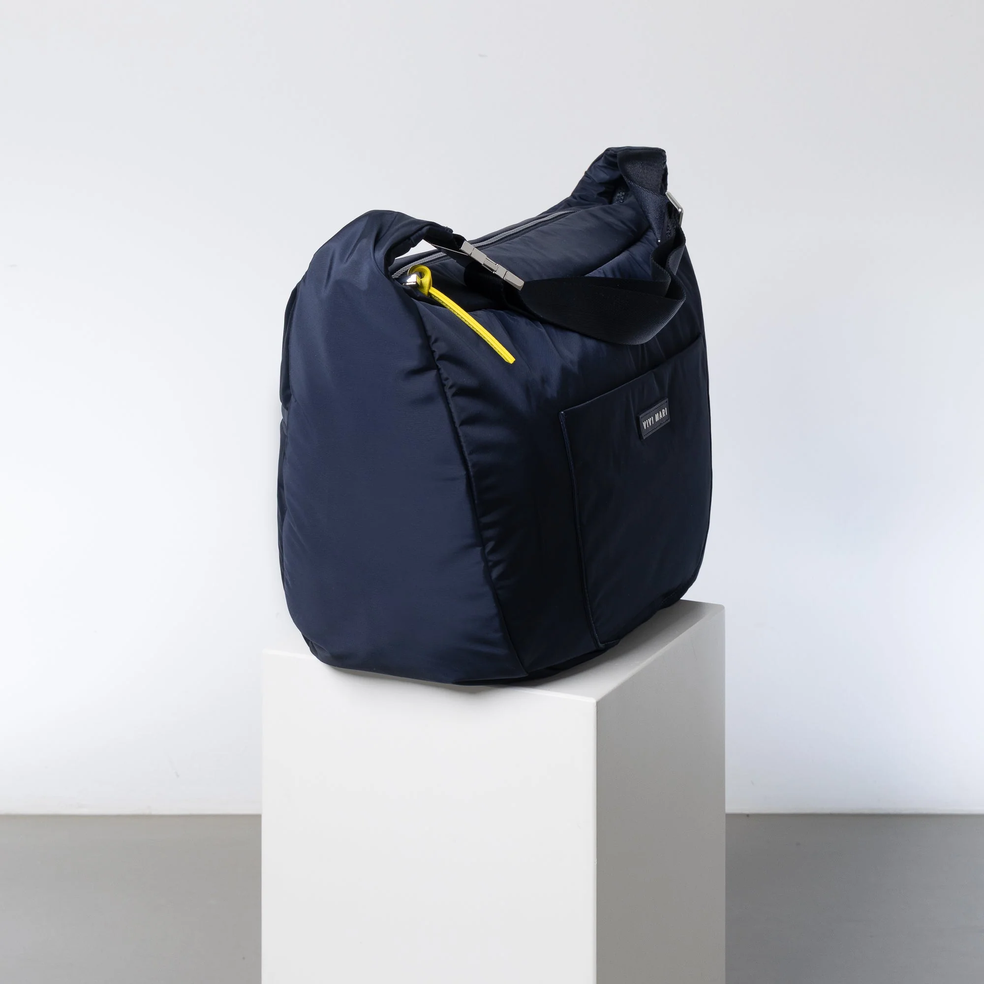 Padded Hip Bag oversized - navy - Image 3