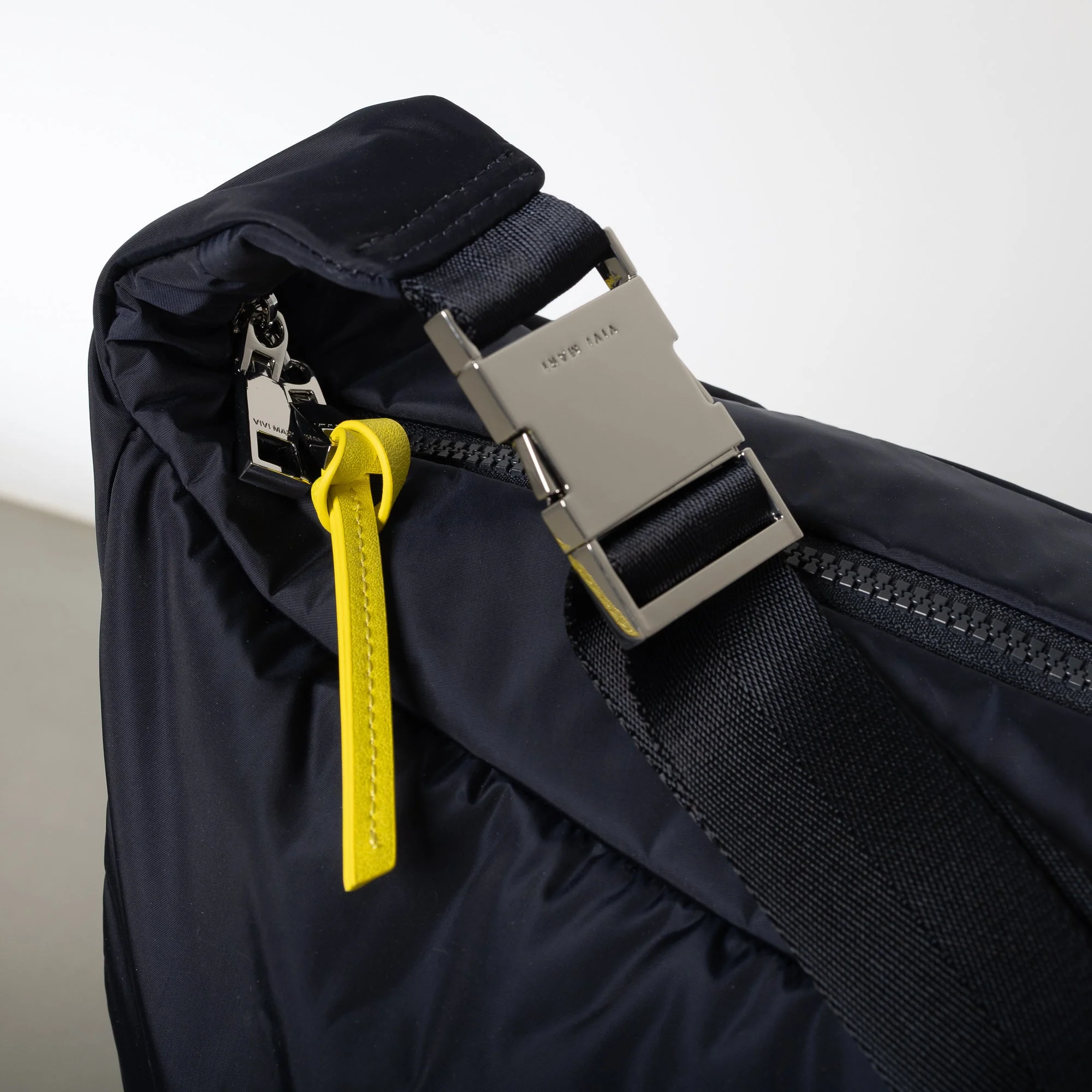 Padded Hip Bag oversized - navy - Image 4