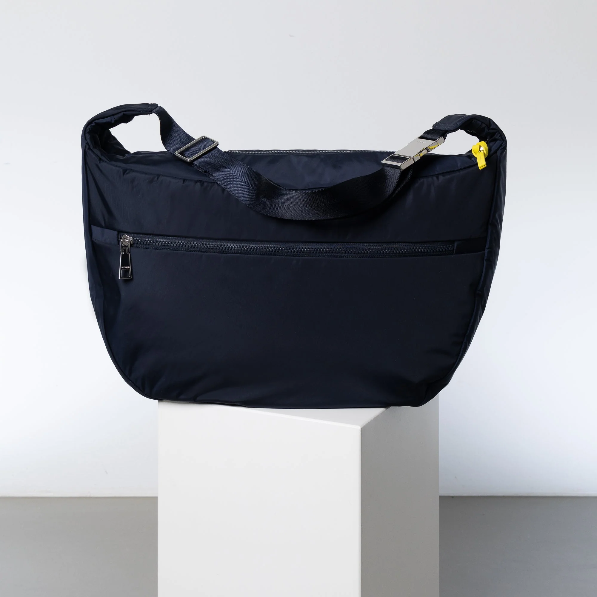 Padded Hip Bag oversized - navy - Image 7