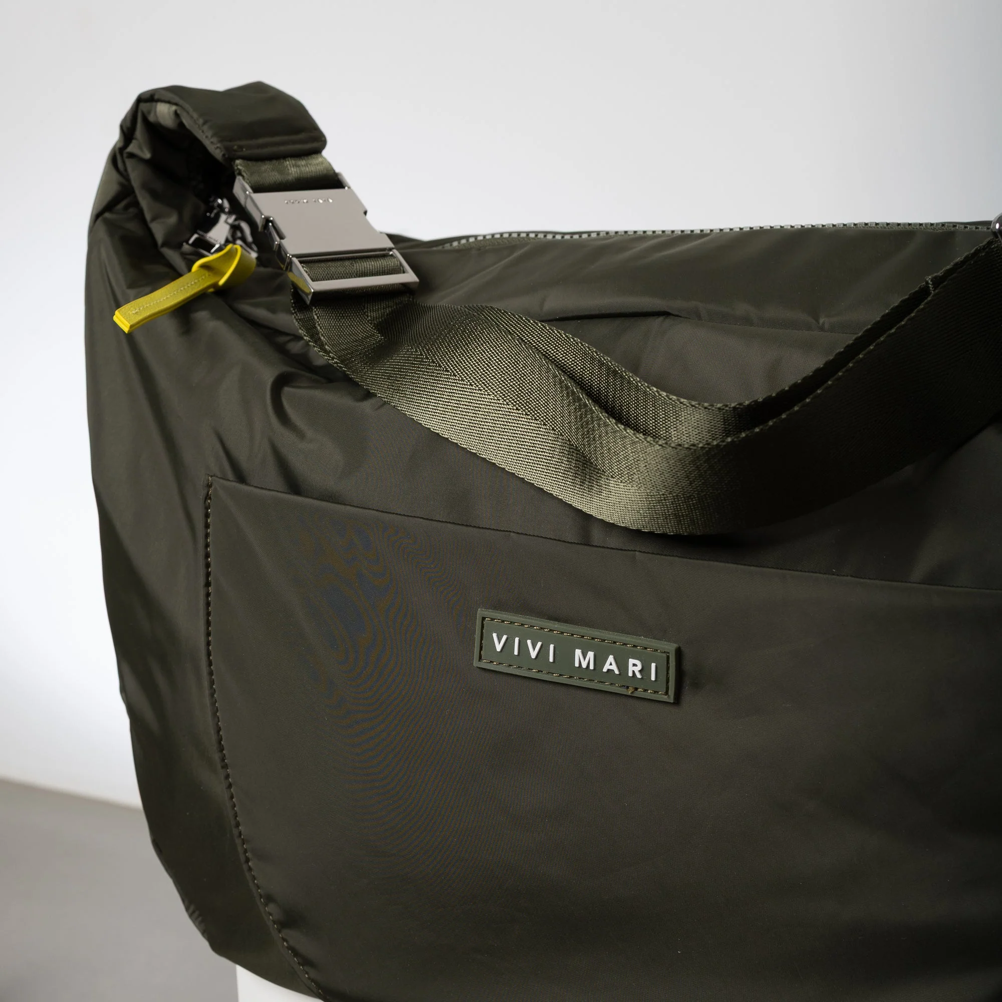 Padded Hip Bag oversized - olive - Image 12