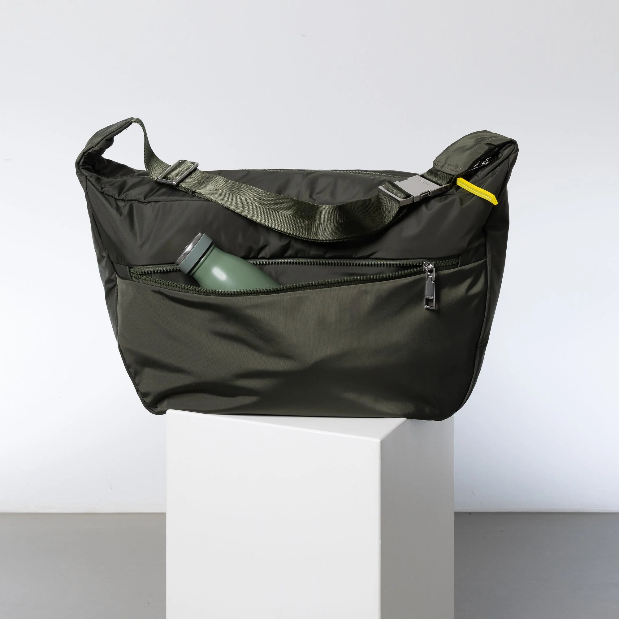 Padded Hip Bag oversized - olive - Image 13