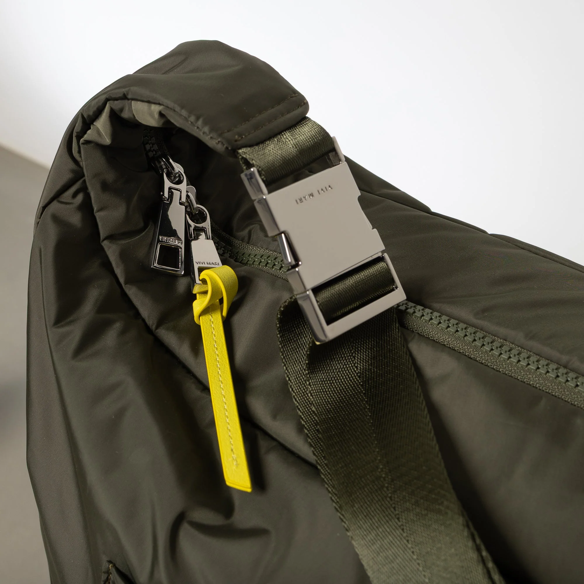 Padded Hip Bag oversized - olive - Image 5