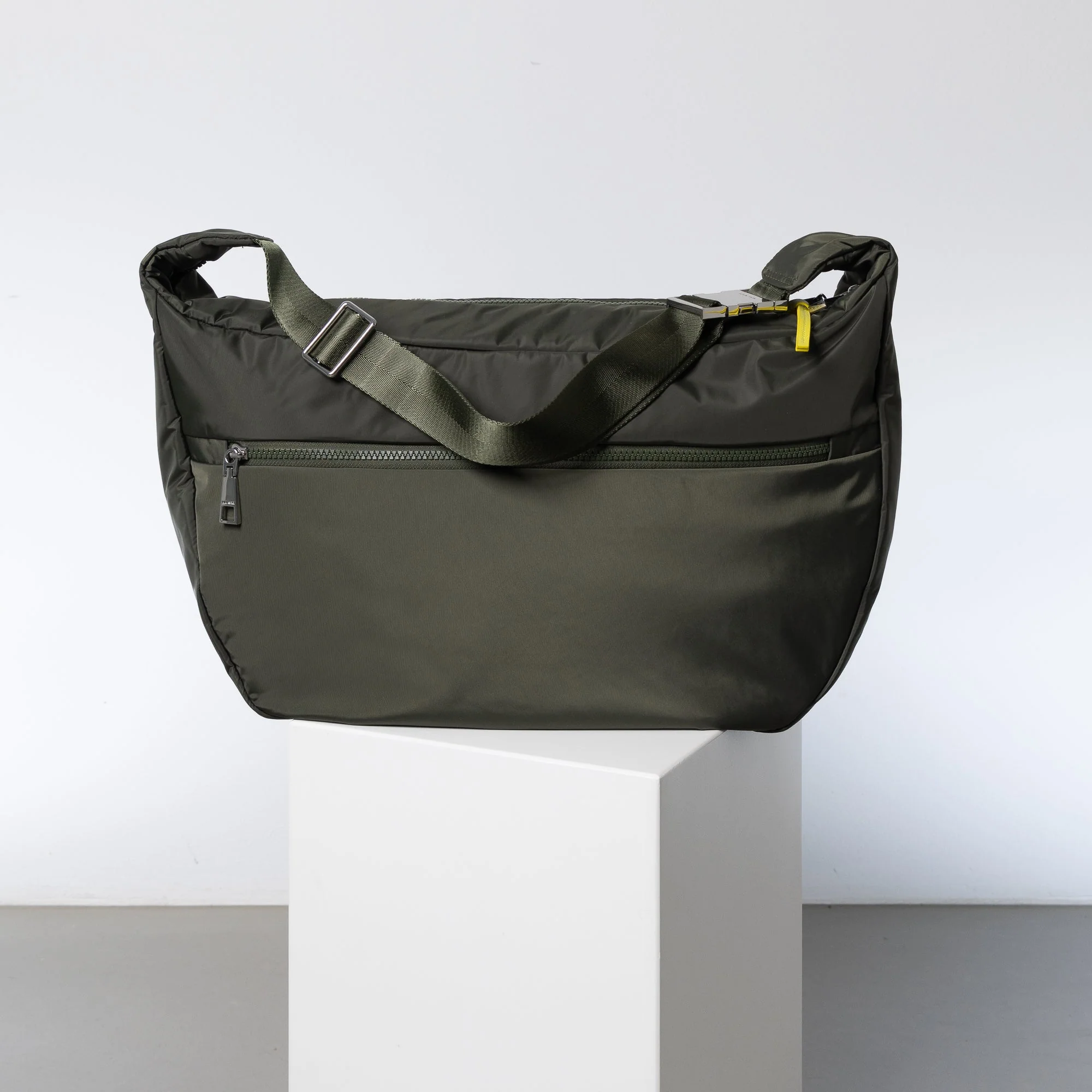Padded Hip Bag oversized - olive - Image 6