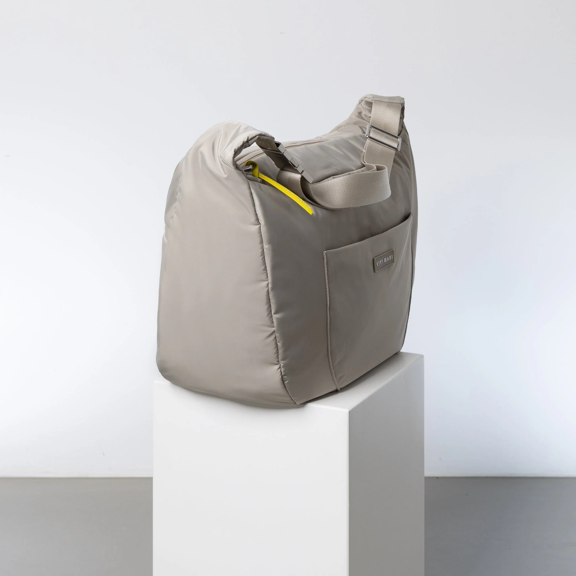 Padded Hip Bag oversized - stone - Image 3