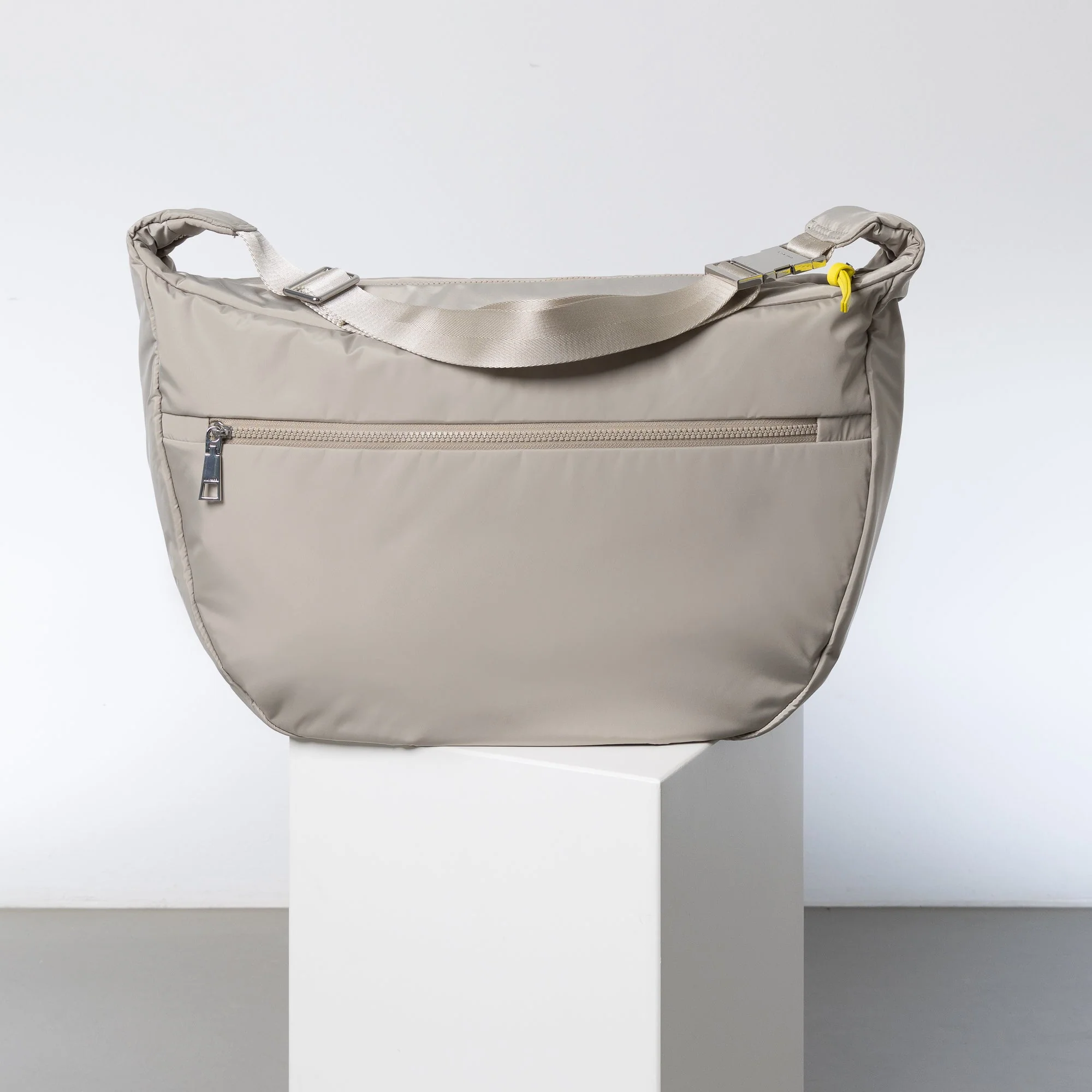 Padded Hip Bag oversized - stone - Image 7