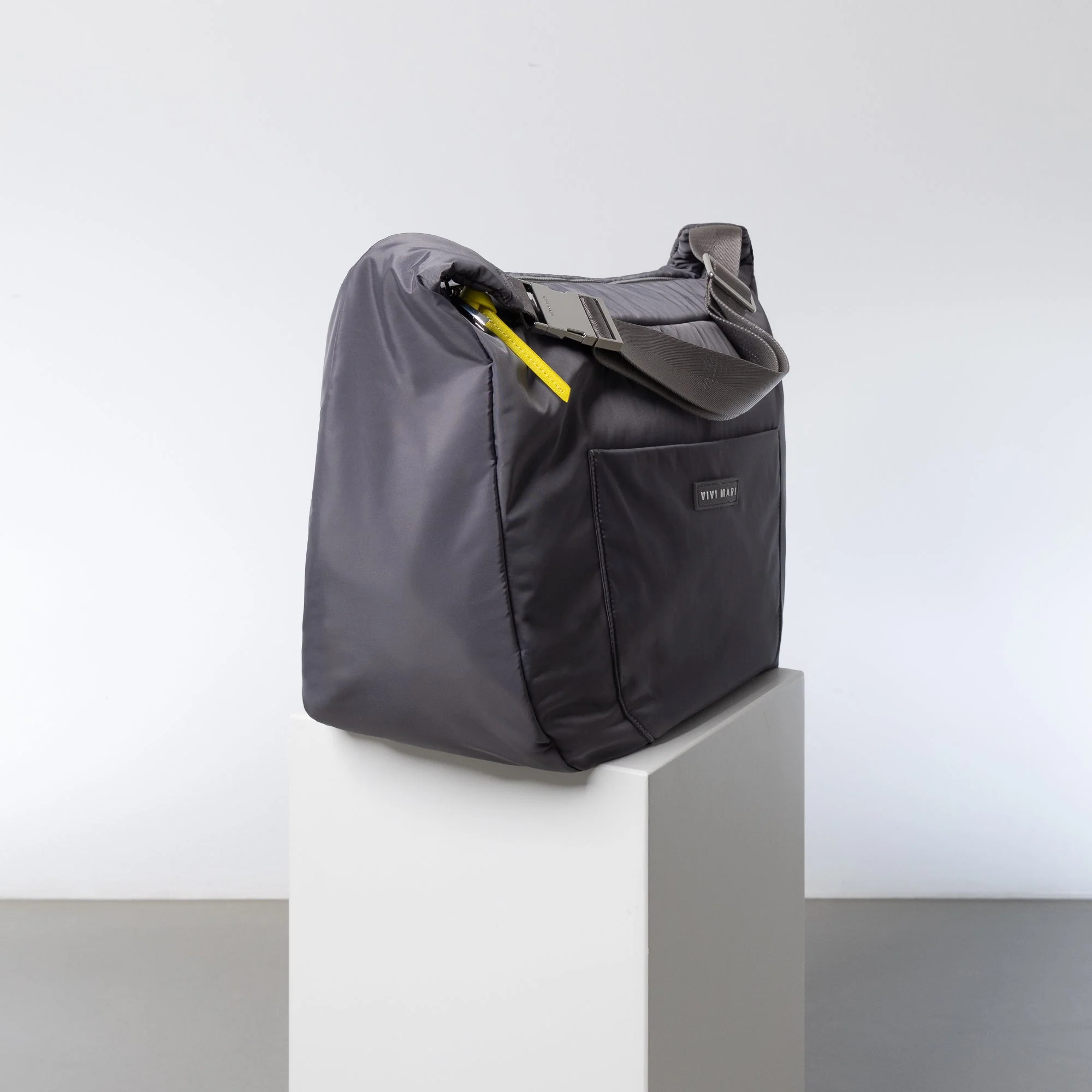 Padded Hip Bag oversized - taupe - Image 3