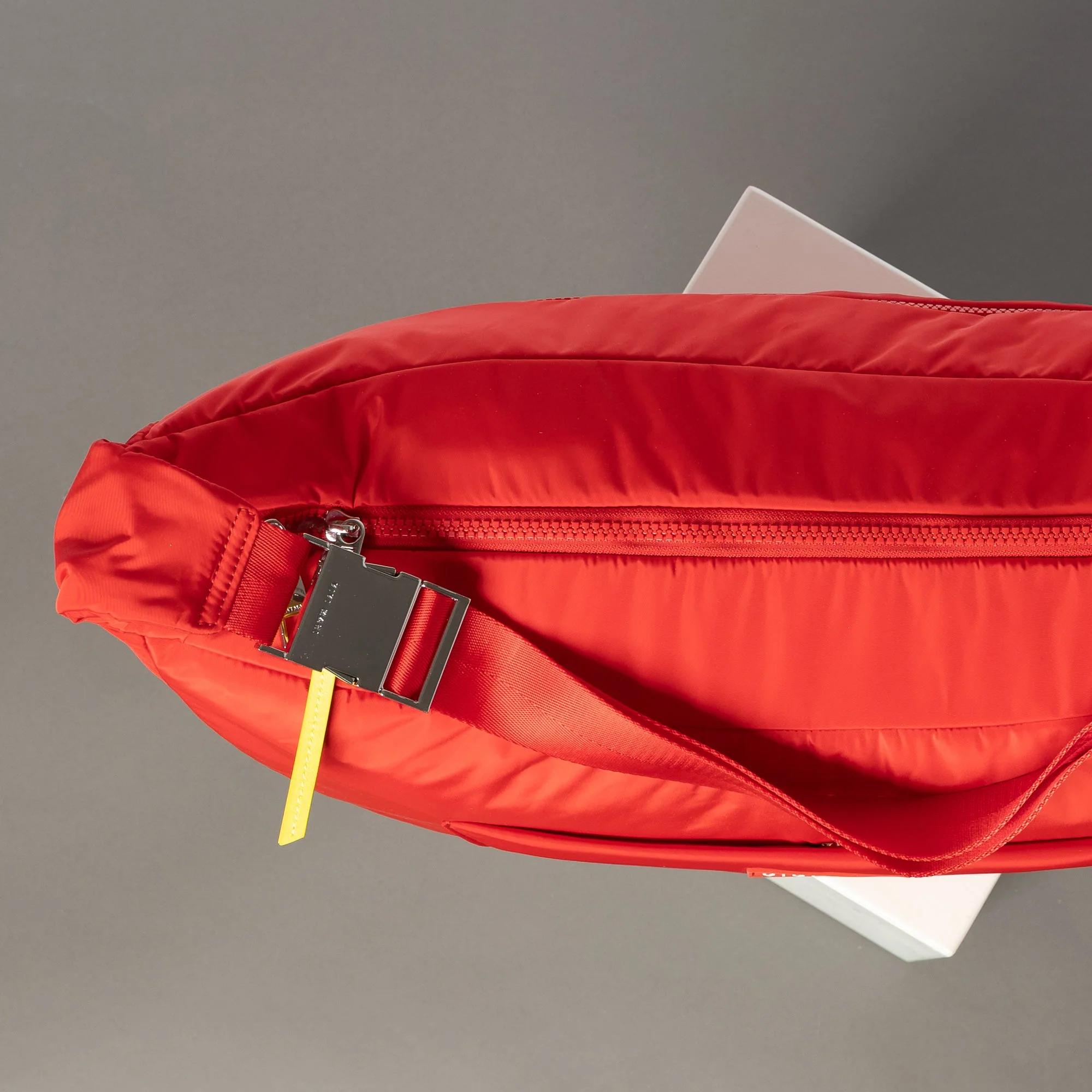 Padded Hip Bag oversized - true red - Image 7