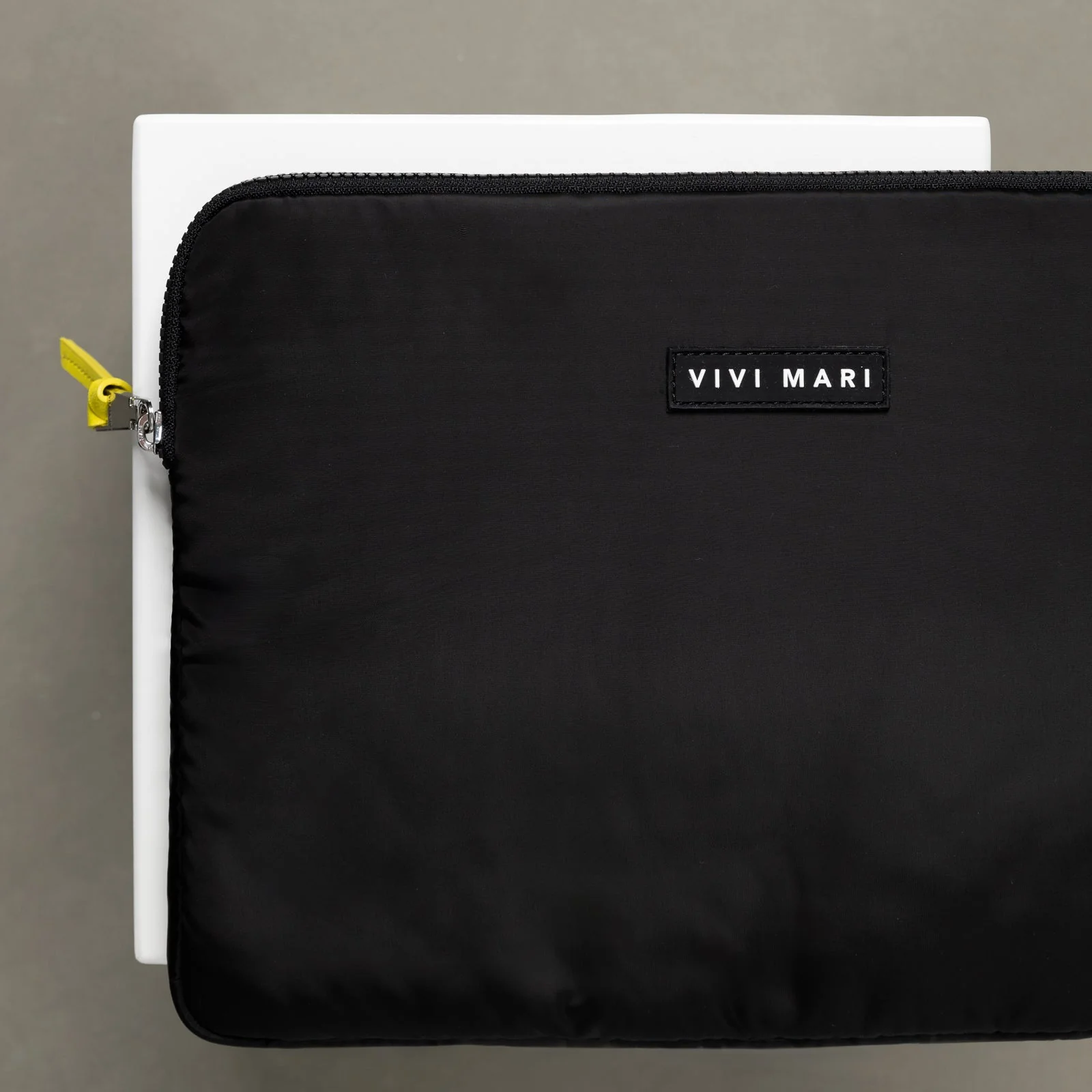 Padded Laptop Sleeve 13"/14" - black - Image 6