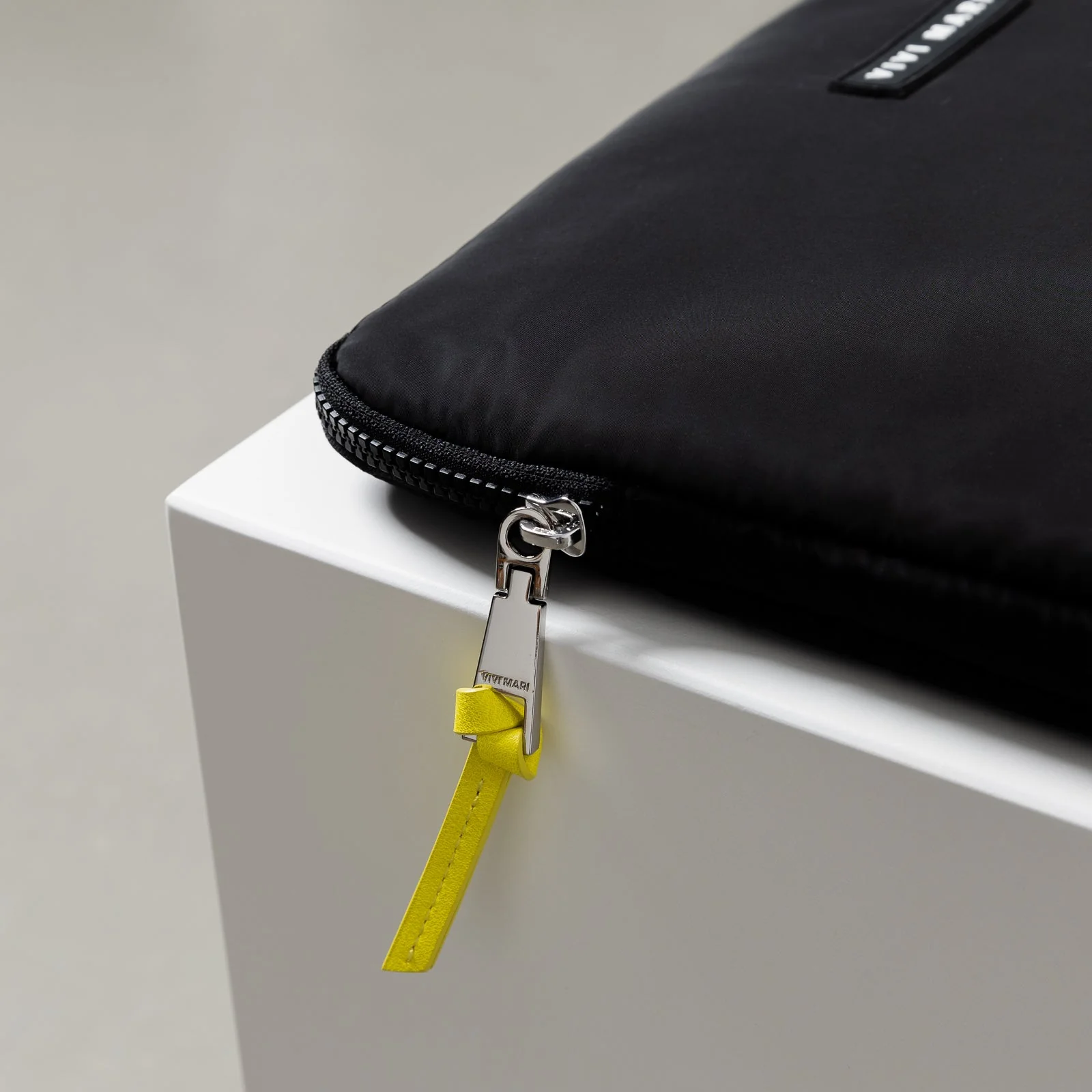 Padded Laptop Sleeve 13"/14" - black - Image 7
