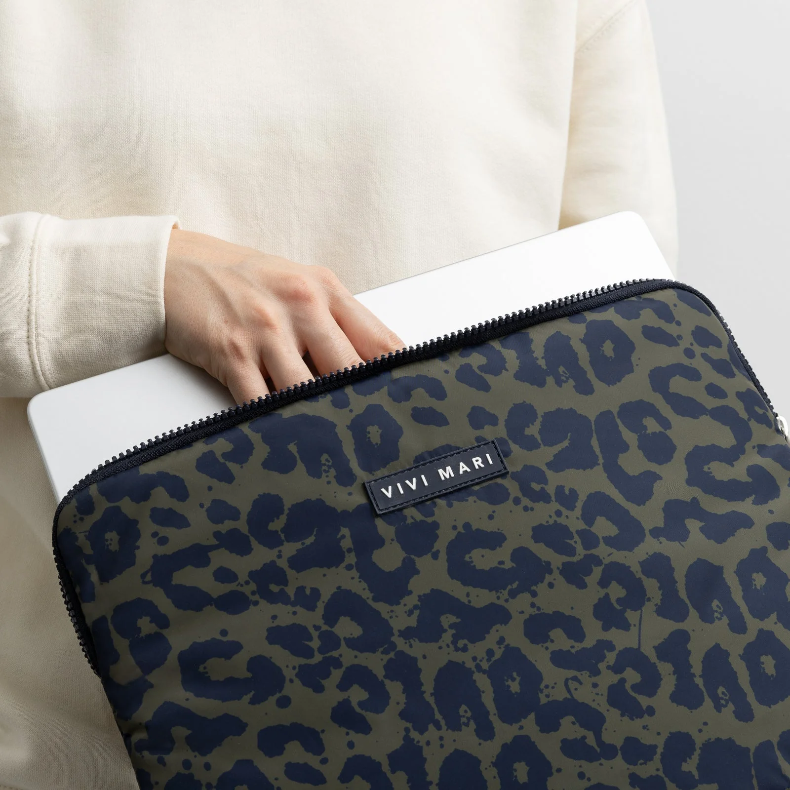 Padded Laptop Sleeve 13"/14" - leo splashes navy/olive - Image 3