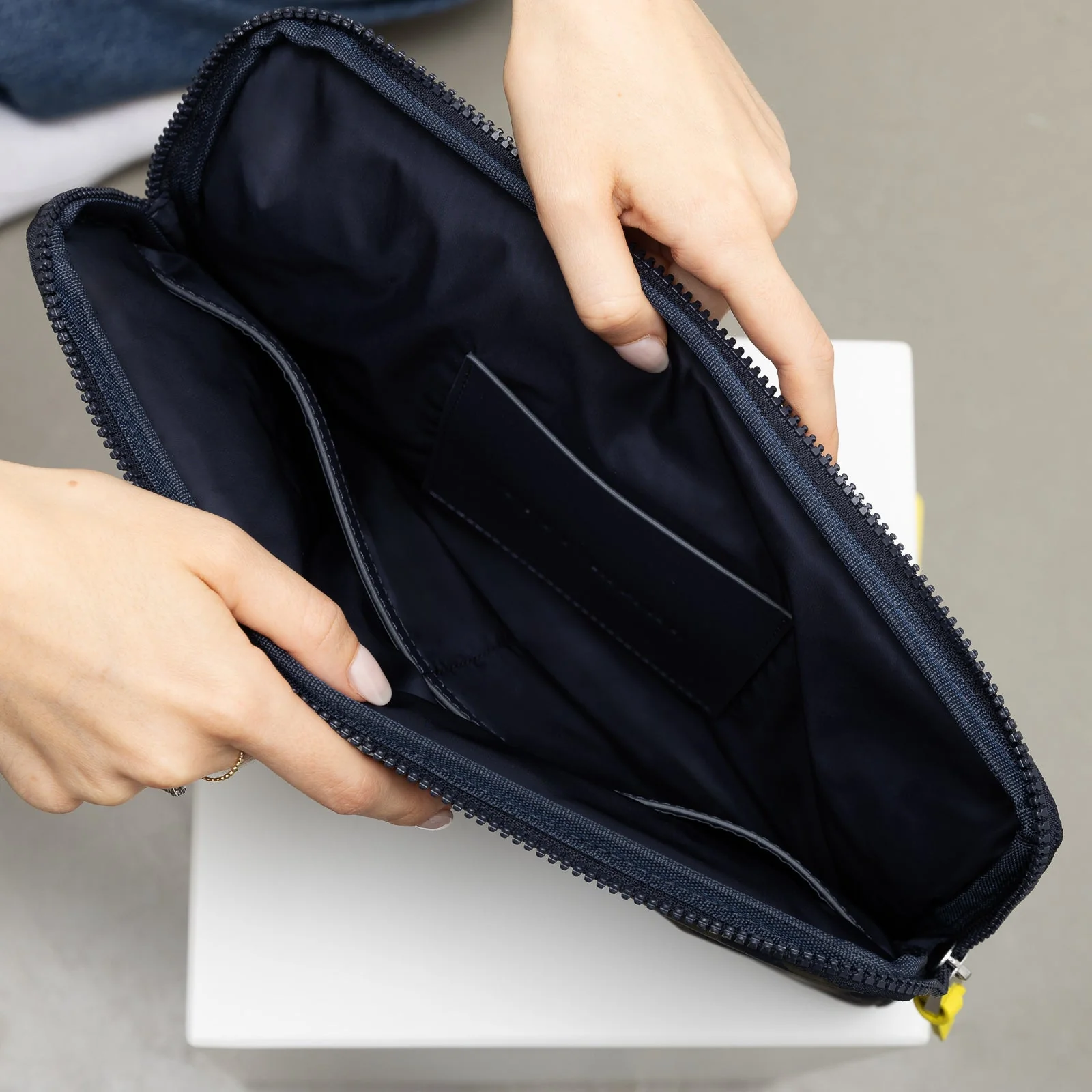 Padded Laptop Sleeve 13"/14" - leo splashes navy/olive - Image 4