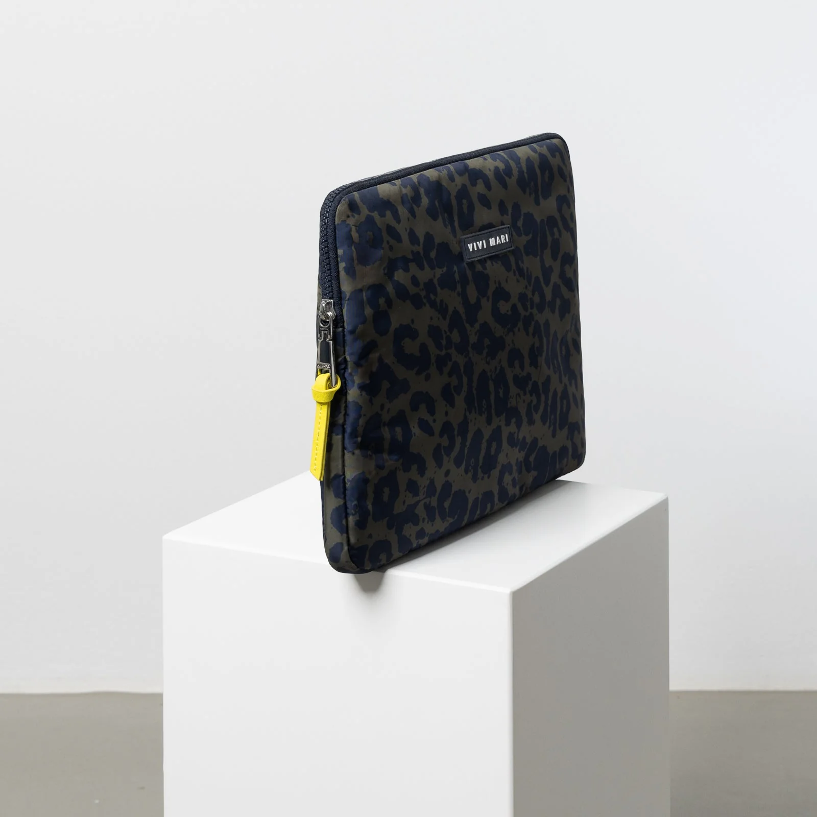 Padded Laptop Sleeve 13"/14" - leo splashes navy/olive - Image 5