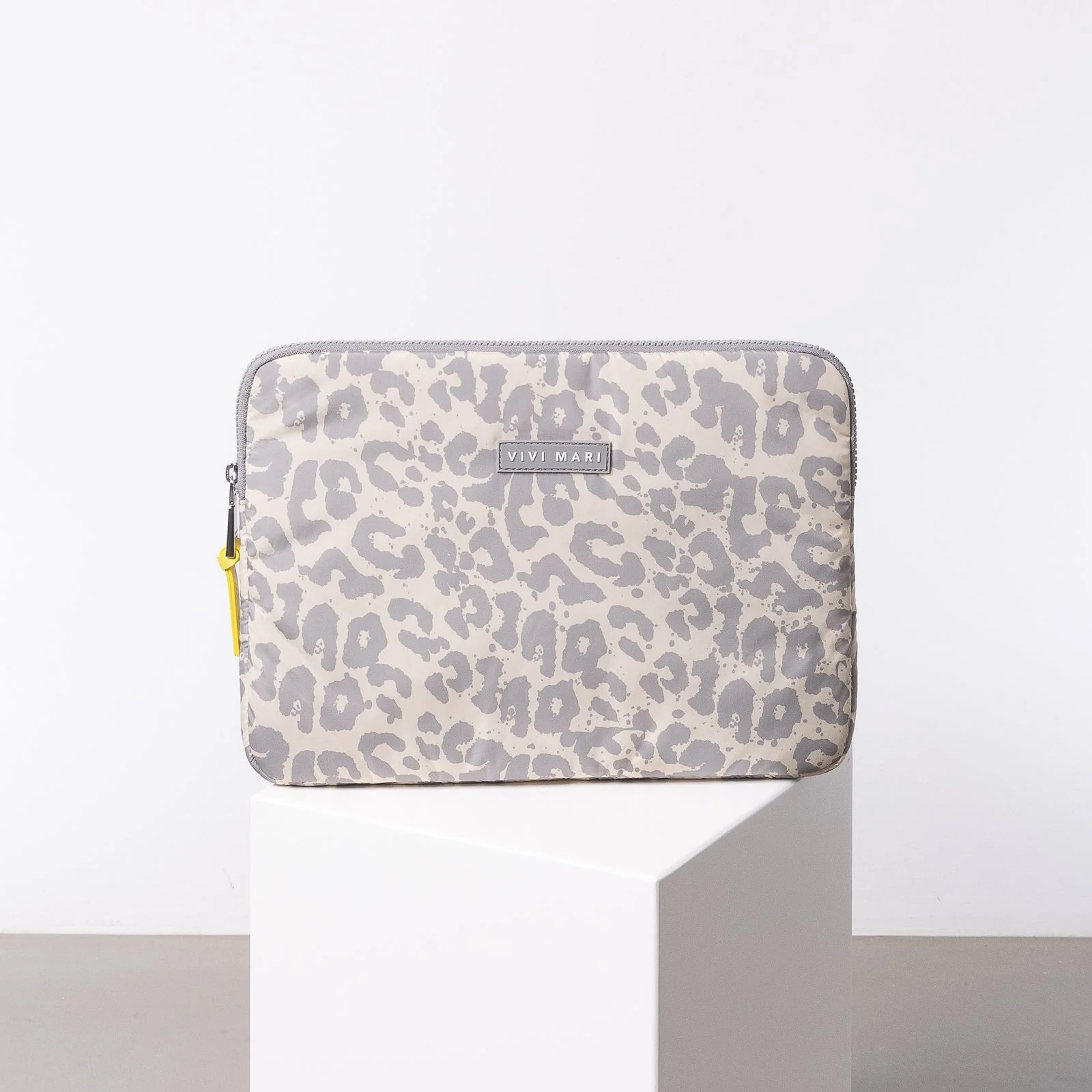 Padded Laptop Sleeve 15"/16" - leo splashes grey/sand - Image 5