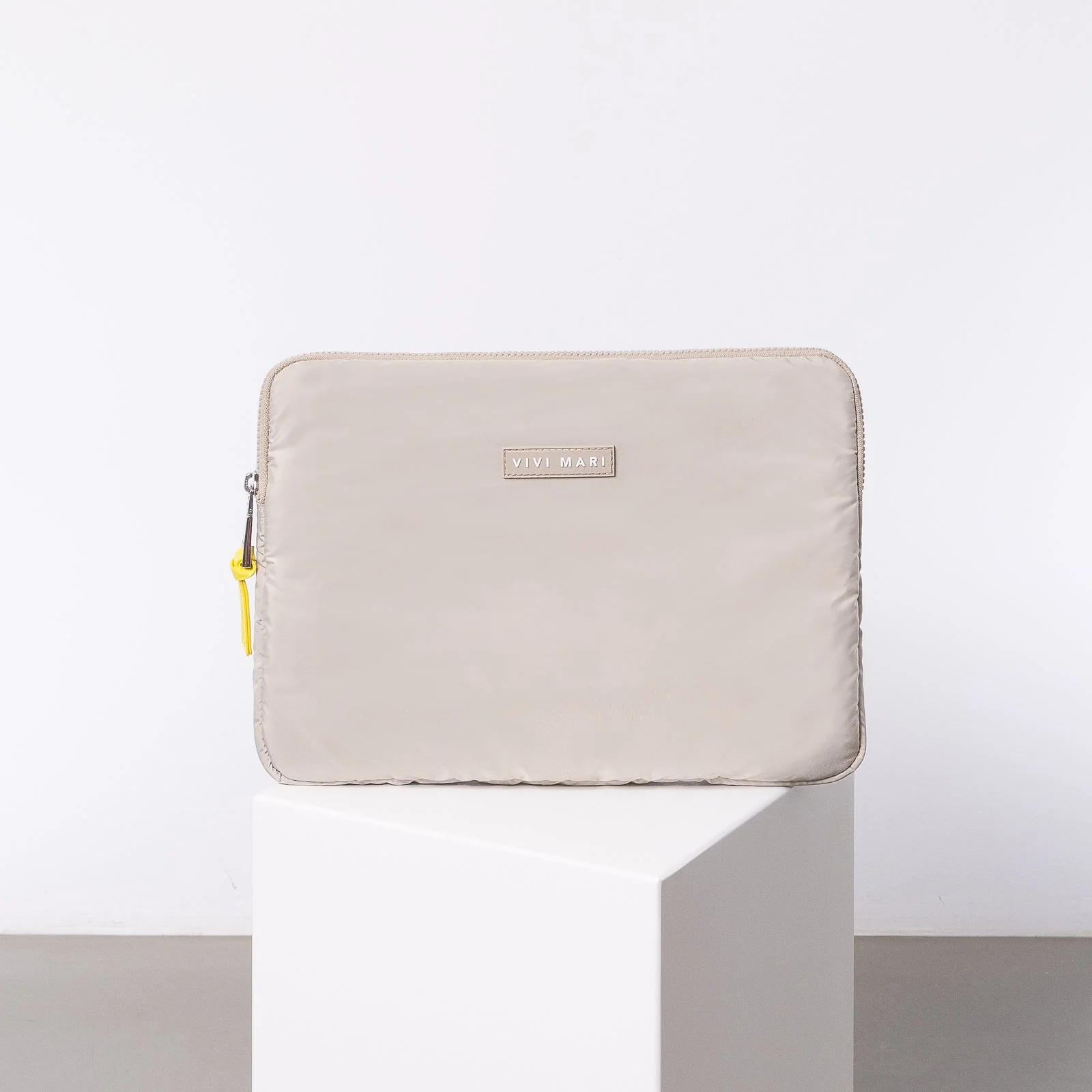 Padded Laptop Sleeve 15"/16" - stone - Image 4