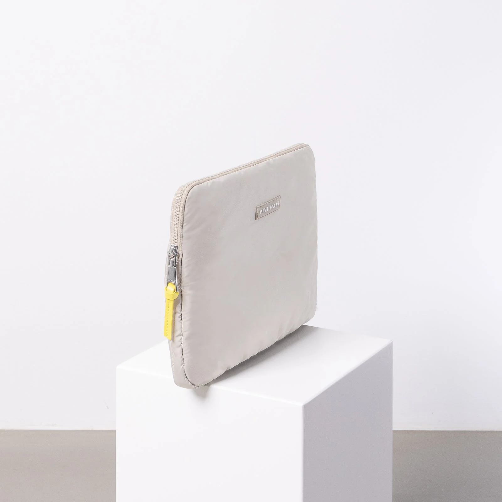 Padded Laptop Sleeve 15"/16" - stone - Image 6