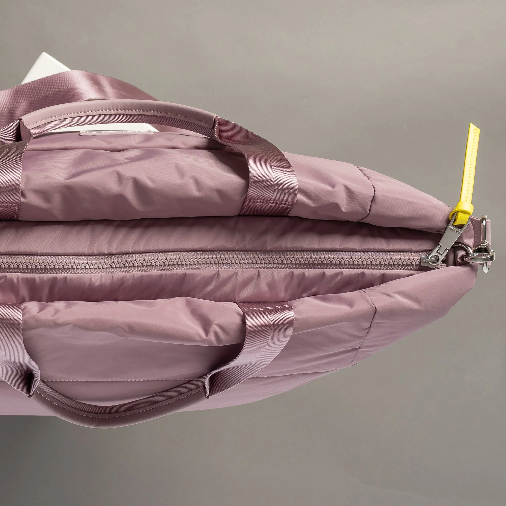 padded tote bag large + strap basic woven slim - ash plum - Image 3