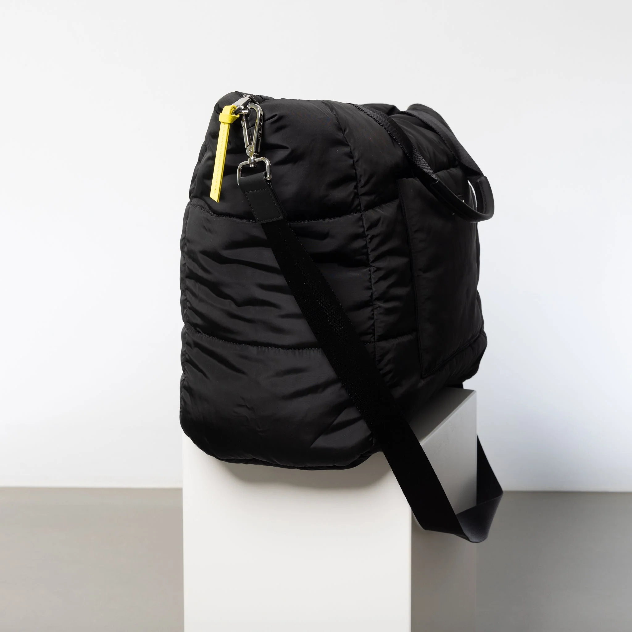 padded tote bag large + strap basic woven slim - black - Image 5