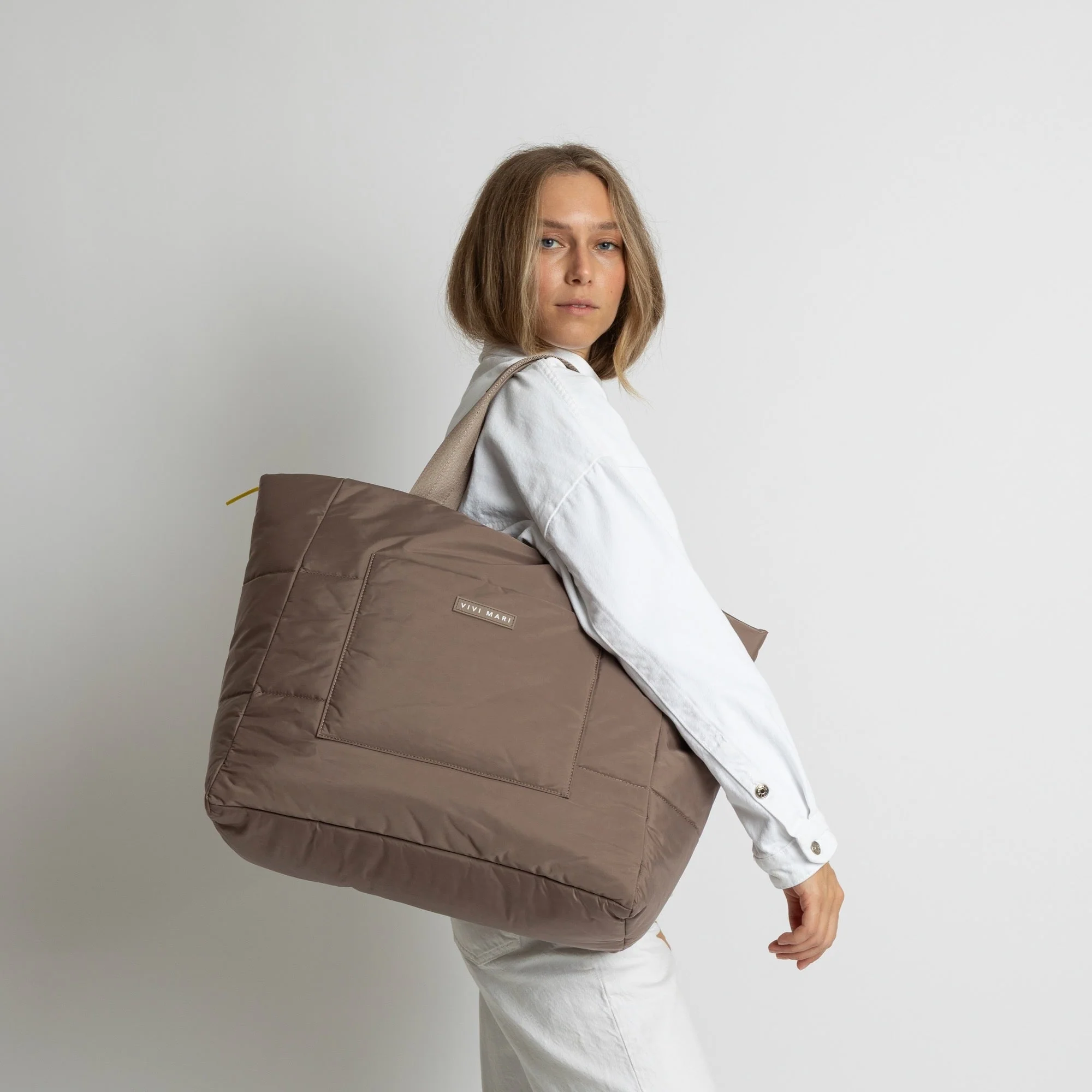 padded tote bag large + strap basic woven slim - dark mushroom - Image 4