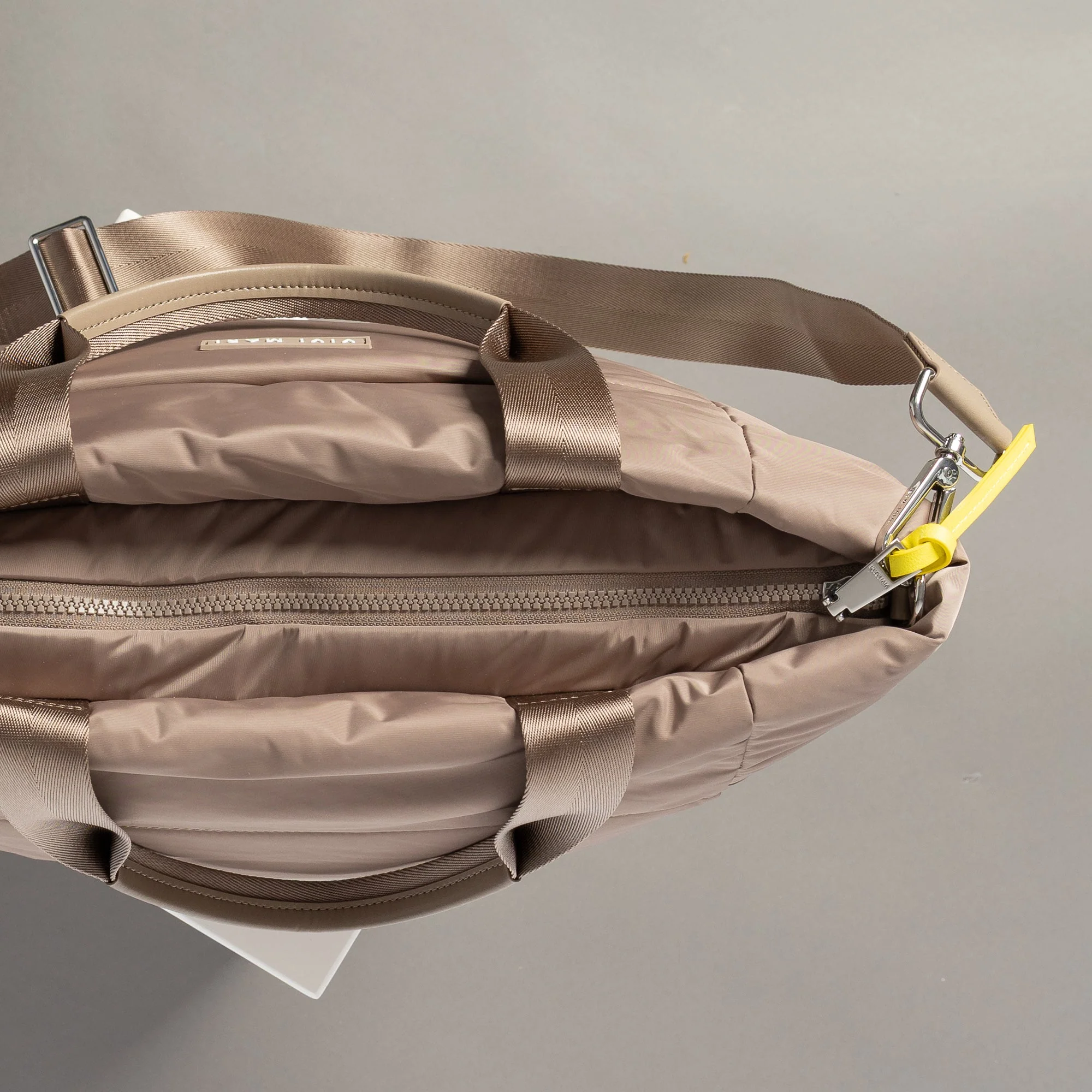 padded tote bag medium + strap basic woven slim - dark mushroom - Image 5