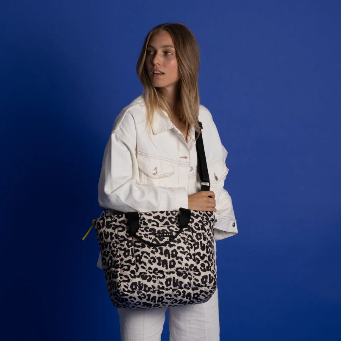 padded tote bag medium + strap basic woven slim - leo splashes black/sand - Image 16