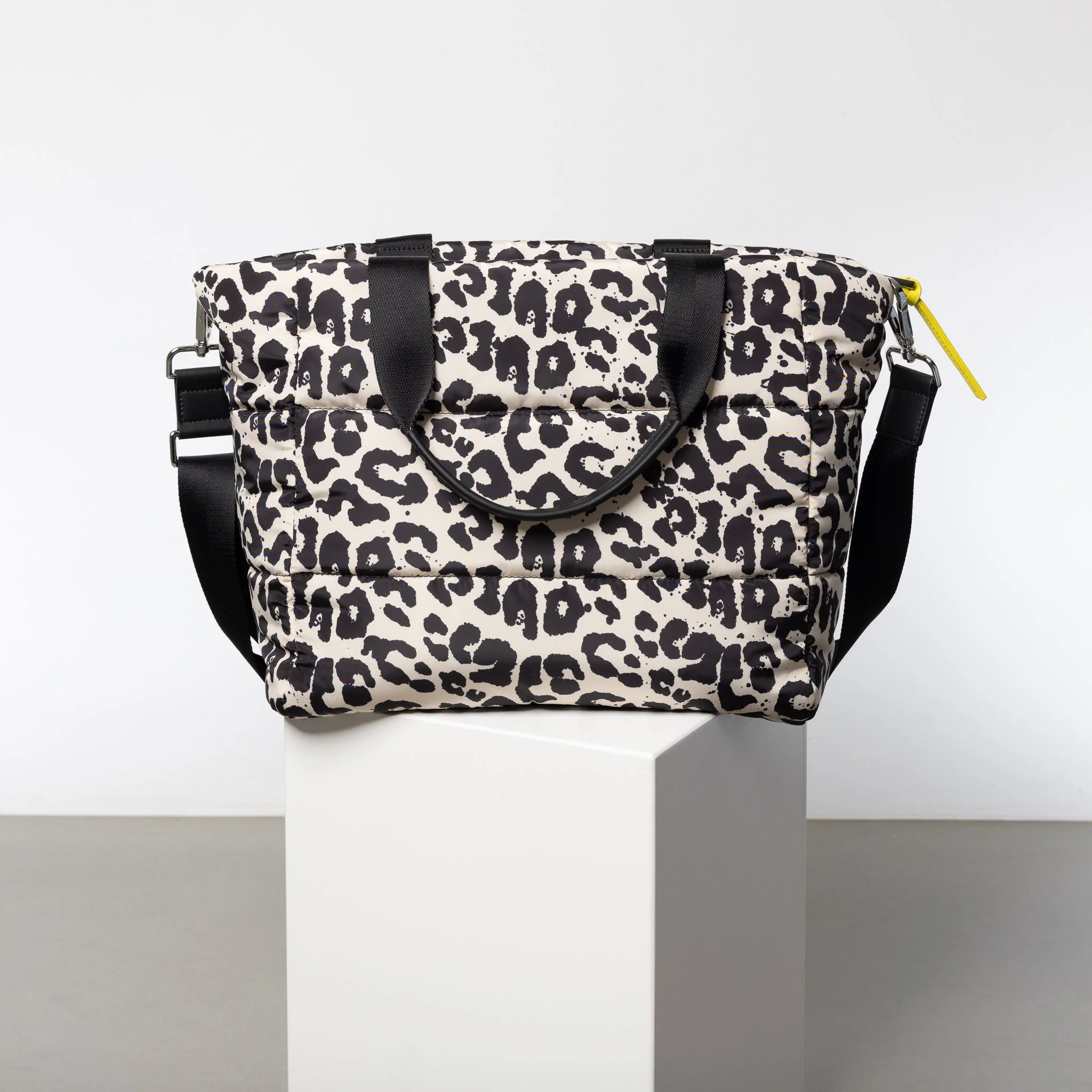 padded tote bag medium + strap basic woven slim - leo splashes black/sand - Image 3