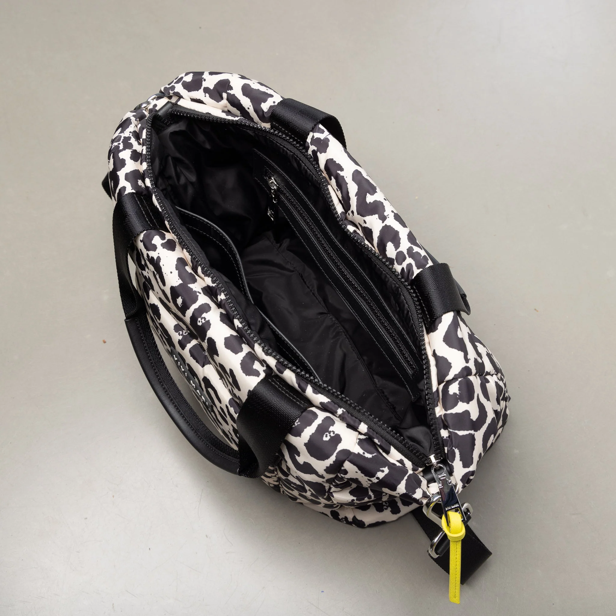 padded tote bag medium + strap basic woven slim - leo splashes black/sand - Image 4