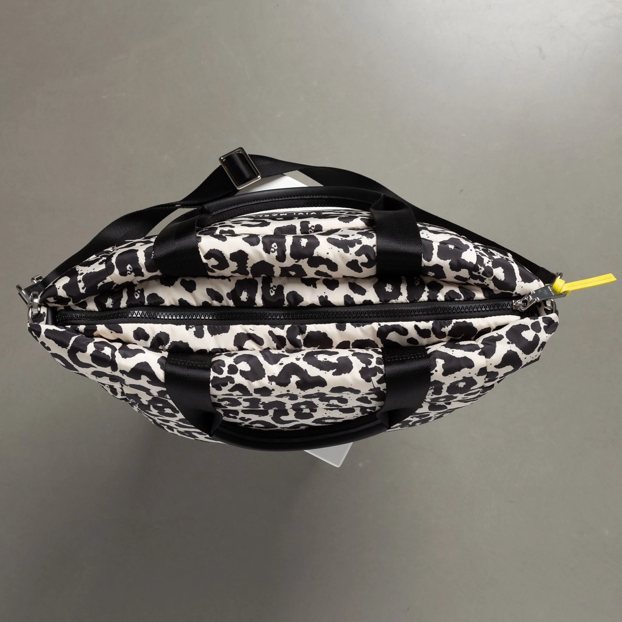 padded tote bag medium + strap basic woven slim - leo splashes black/sand - Image 9